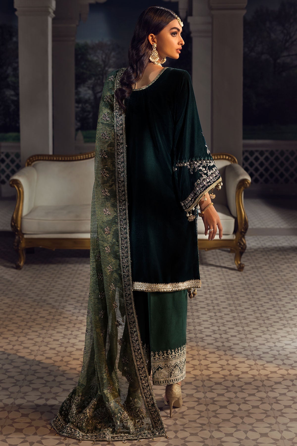 3778-SIA-MESE EMBROIDERED VELVET UNSTITCHED