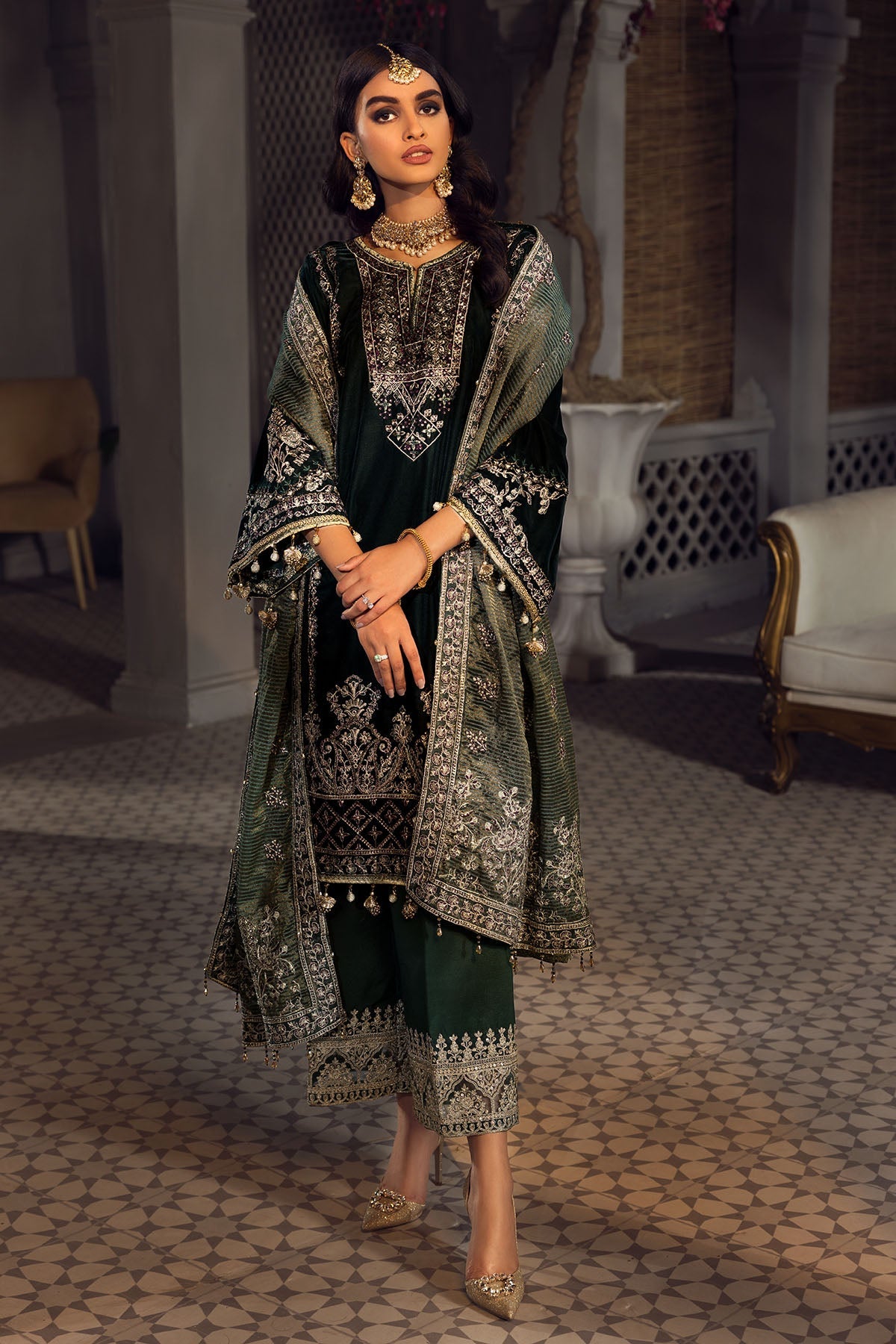 3778-SIA-MESE EMBROIDERED VELVET UNSTITCHED