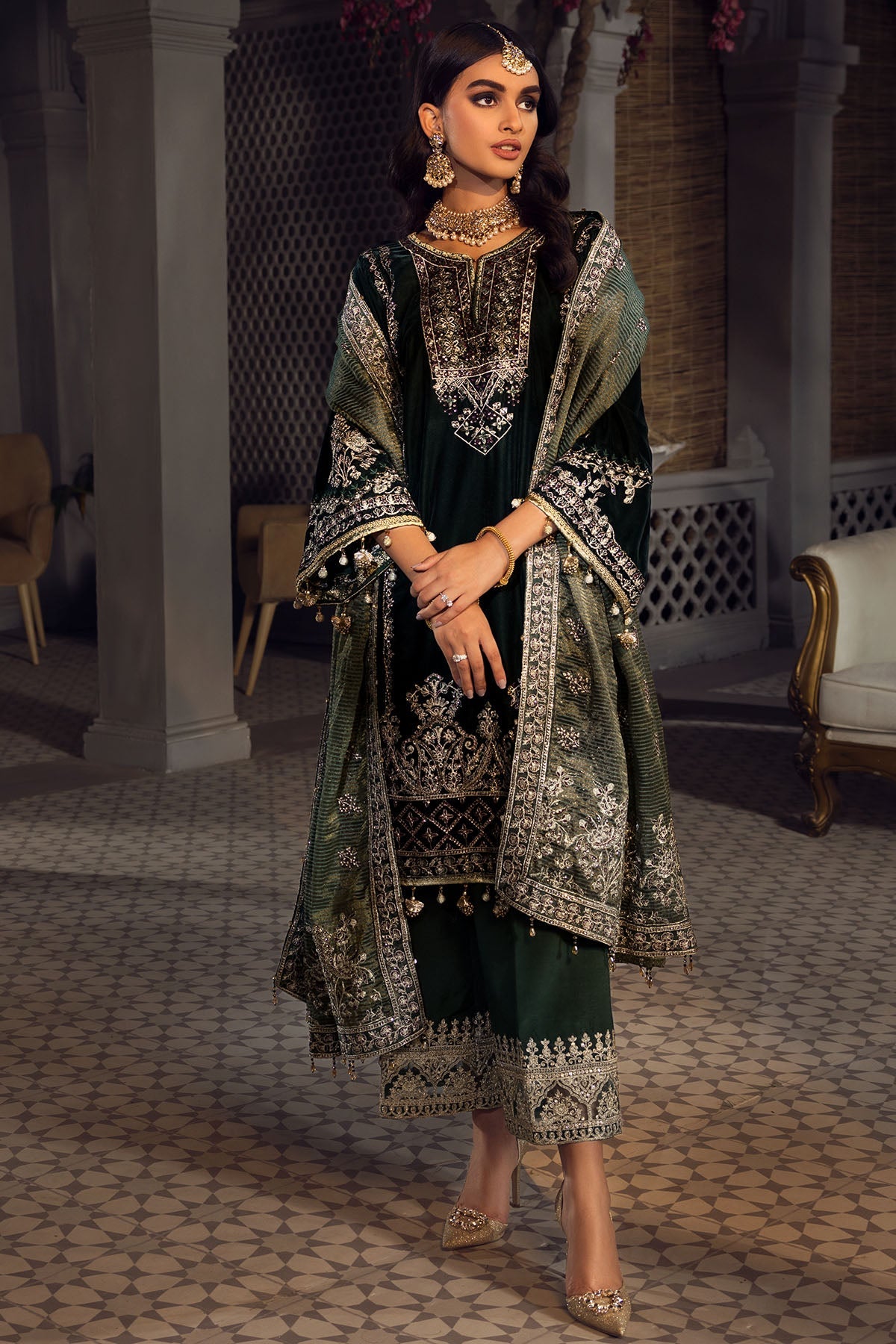 3778-SIA-MESE EMBROIDERED VELVET UNSTITCHED