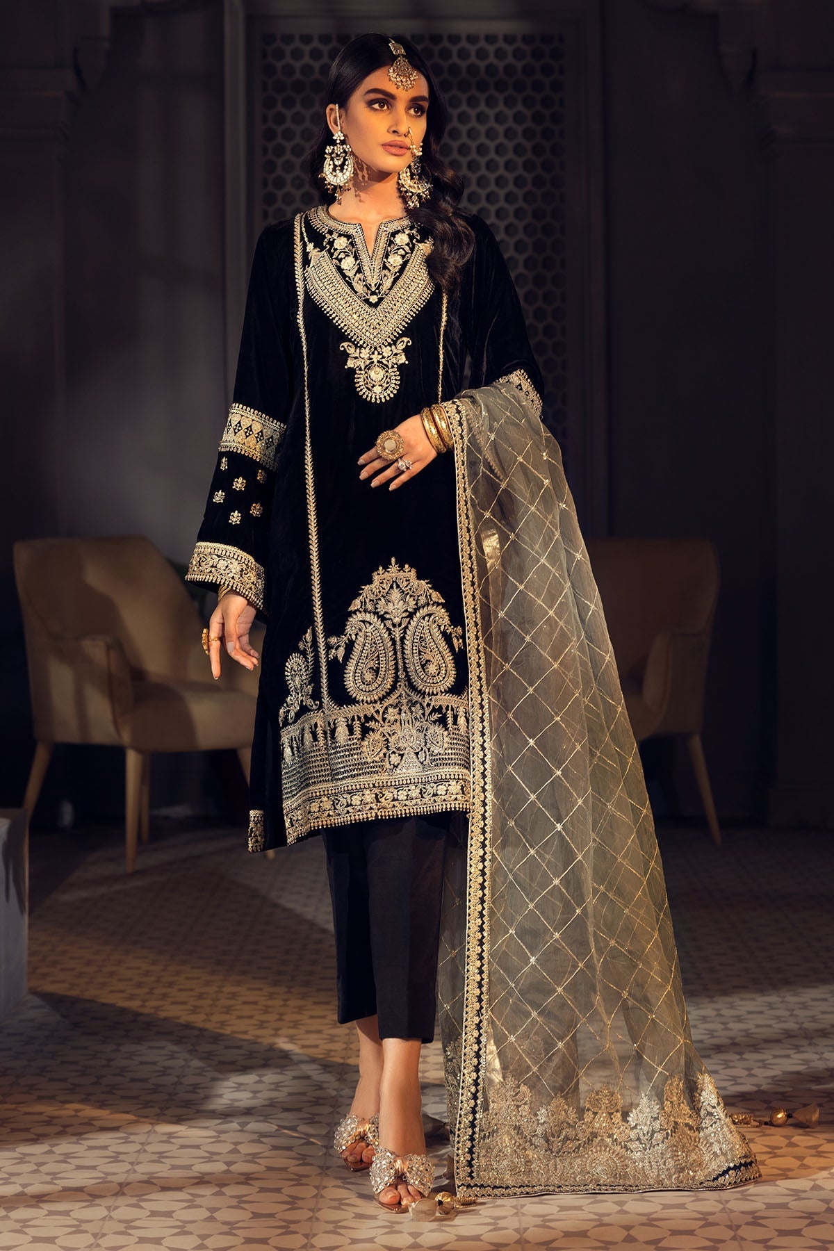 3779-CARP EMBROIDERED VELVET UNSTITCHED