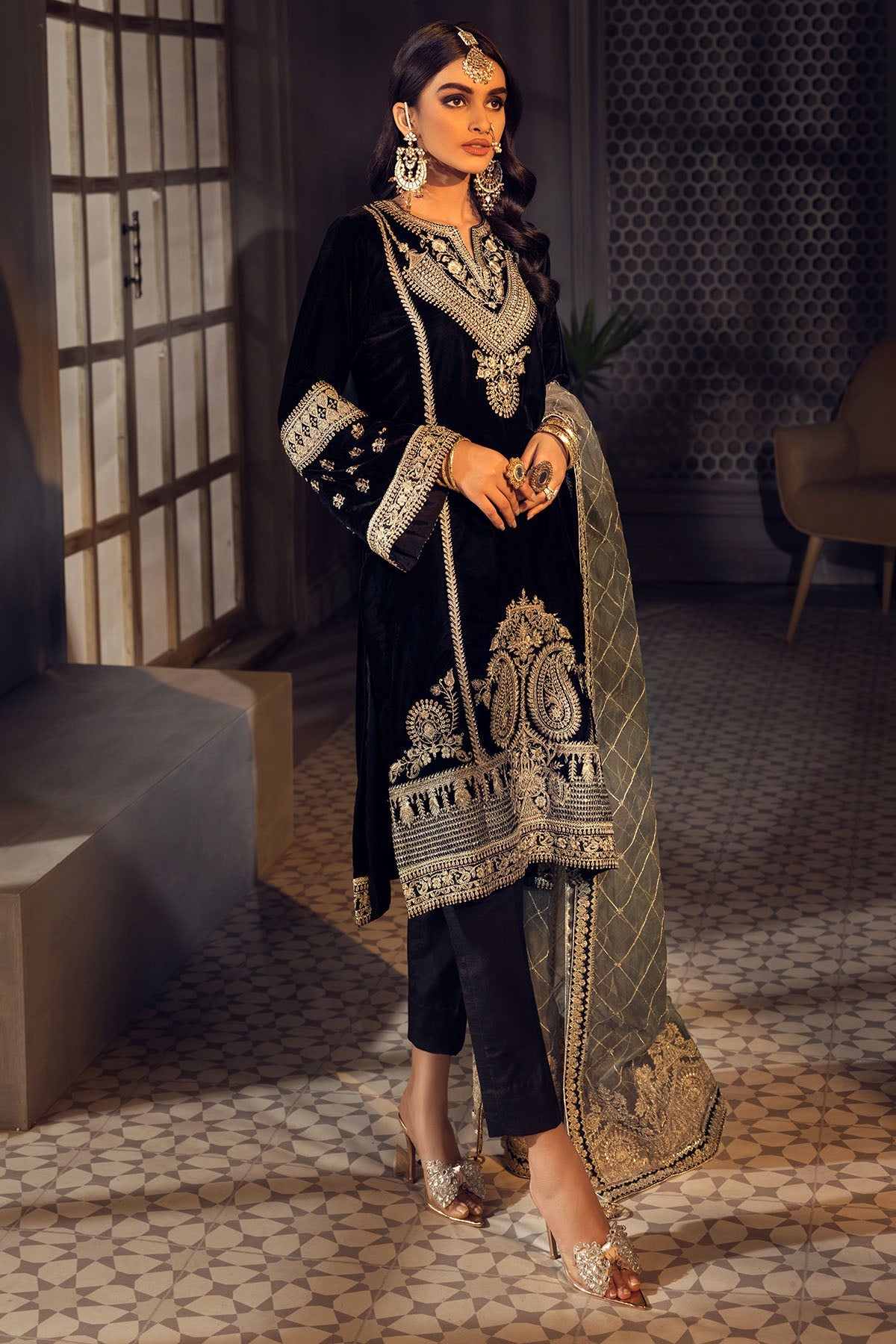3779-CARP EMBROIDERED VELVET UNSTITCHED