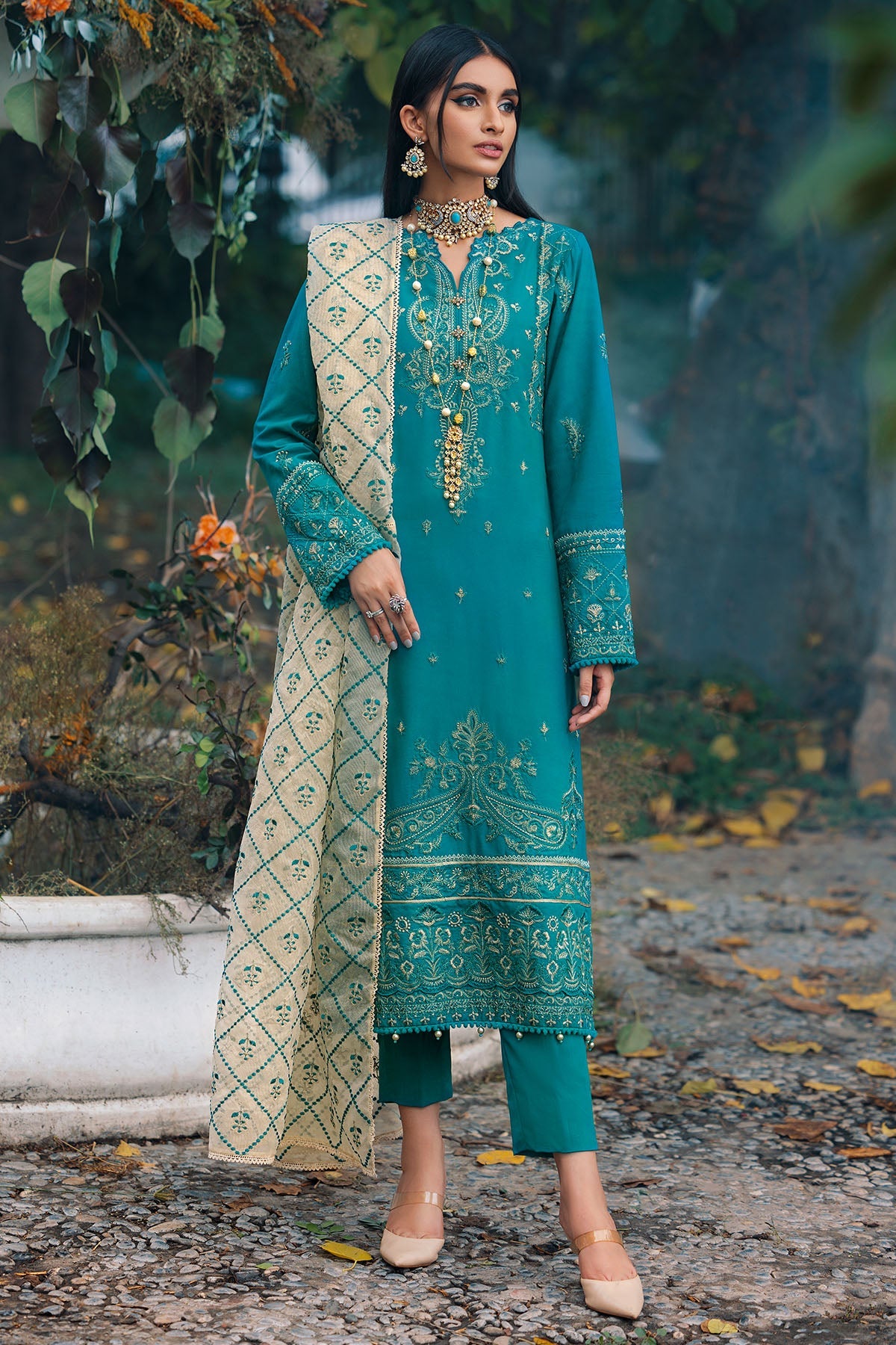 3787-CHARENTAIS EMBROIDERED LINEN UNSTITCHED