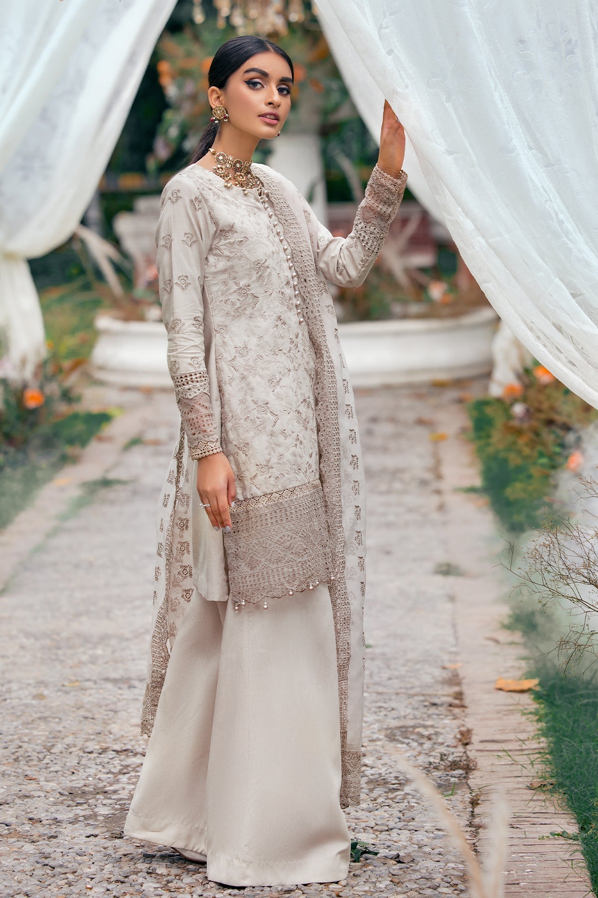 3792-BING EMBROIDERED LINEN UNSTITCHED