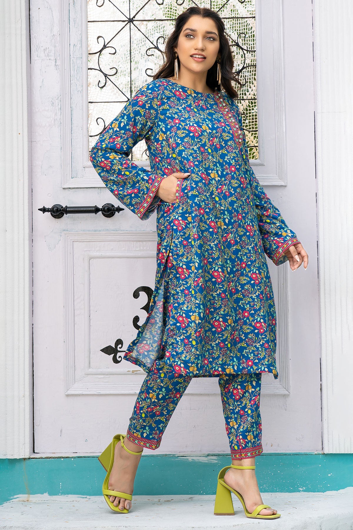 3798-PEONY DIGITAL PRINTED STAPLE SLUB FABRIC