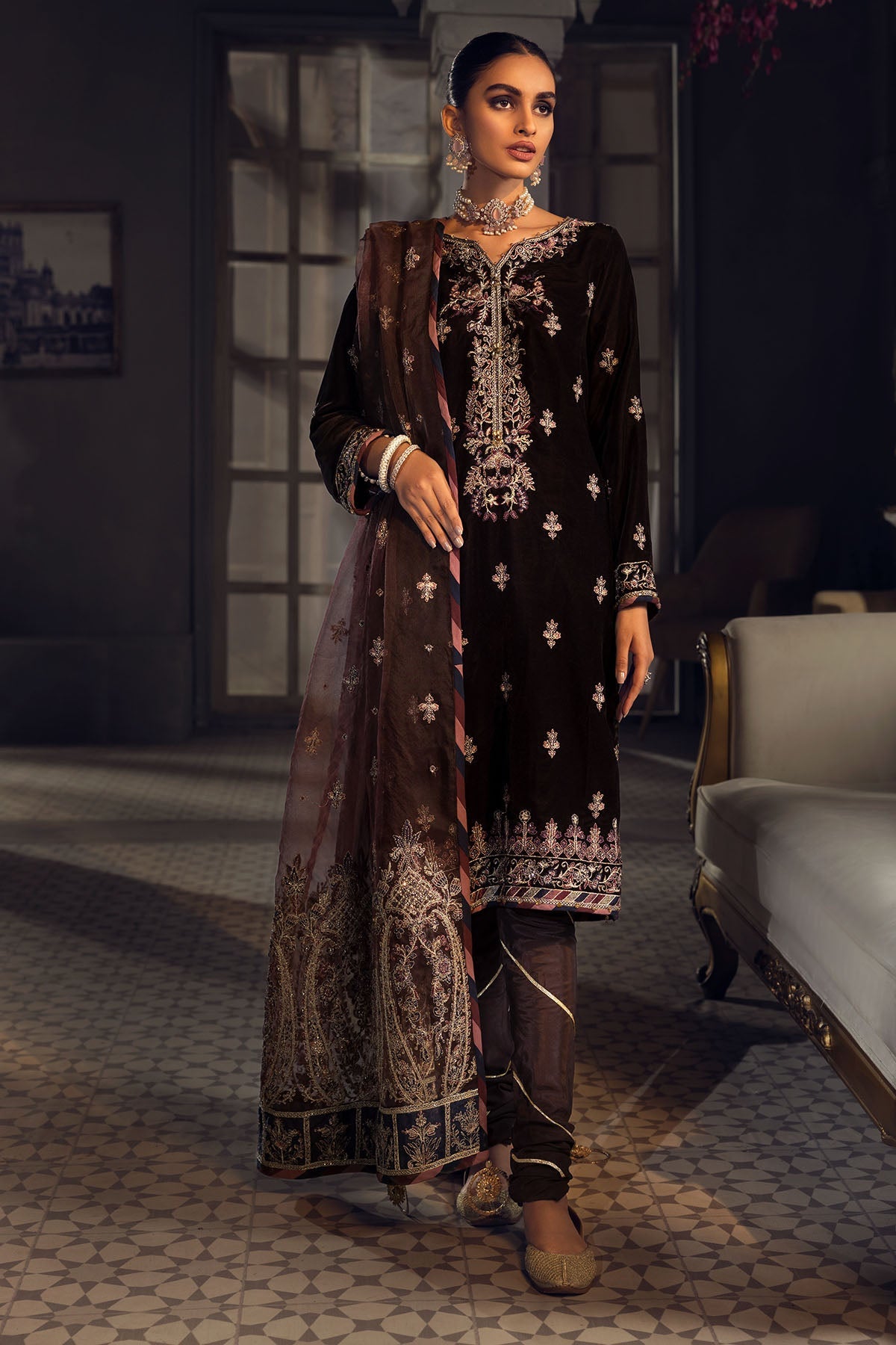 3826-RAYS EMBROIDERED VELVET UNSTITCHED