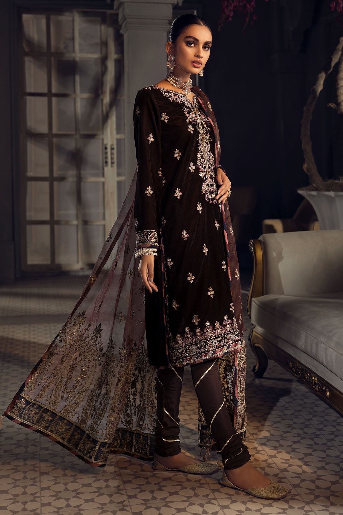 3826-RAYS EMBROIDERED VELVET UNSTITCHED