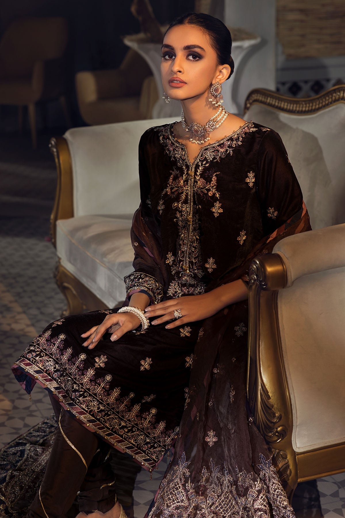 3826-RAYS EMBROIDERED VELVET UNSTITCHED