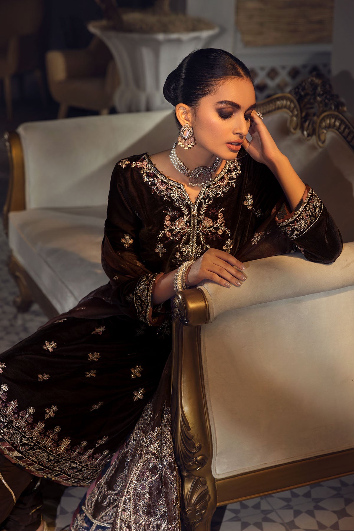 3826-RAYS EMBROIDERED VELVET UNSTITCHED