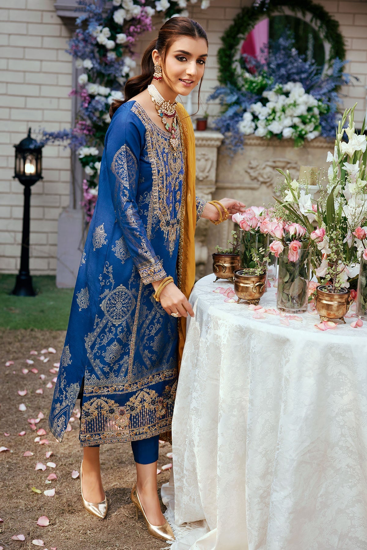 3864-ZEENAT EMBROIDERED JACQUARD STITCHED