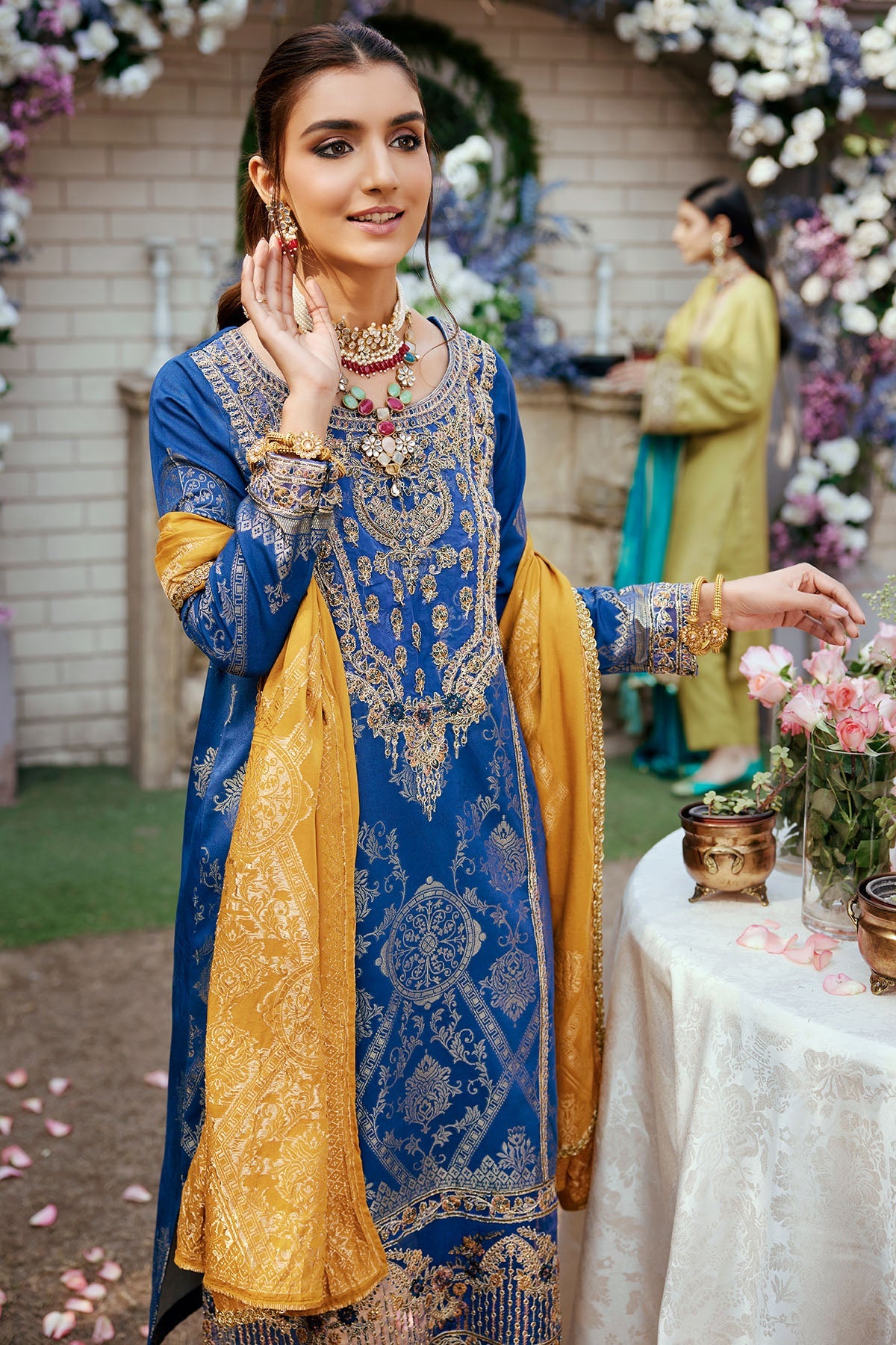 3864-ZEENAT EMBROIDERED JACQUARD STITCHED