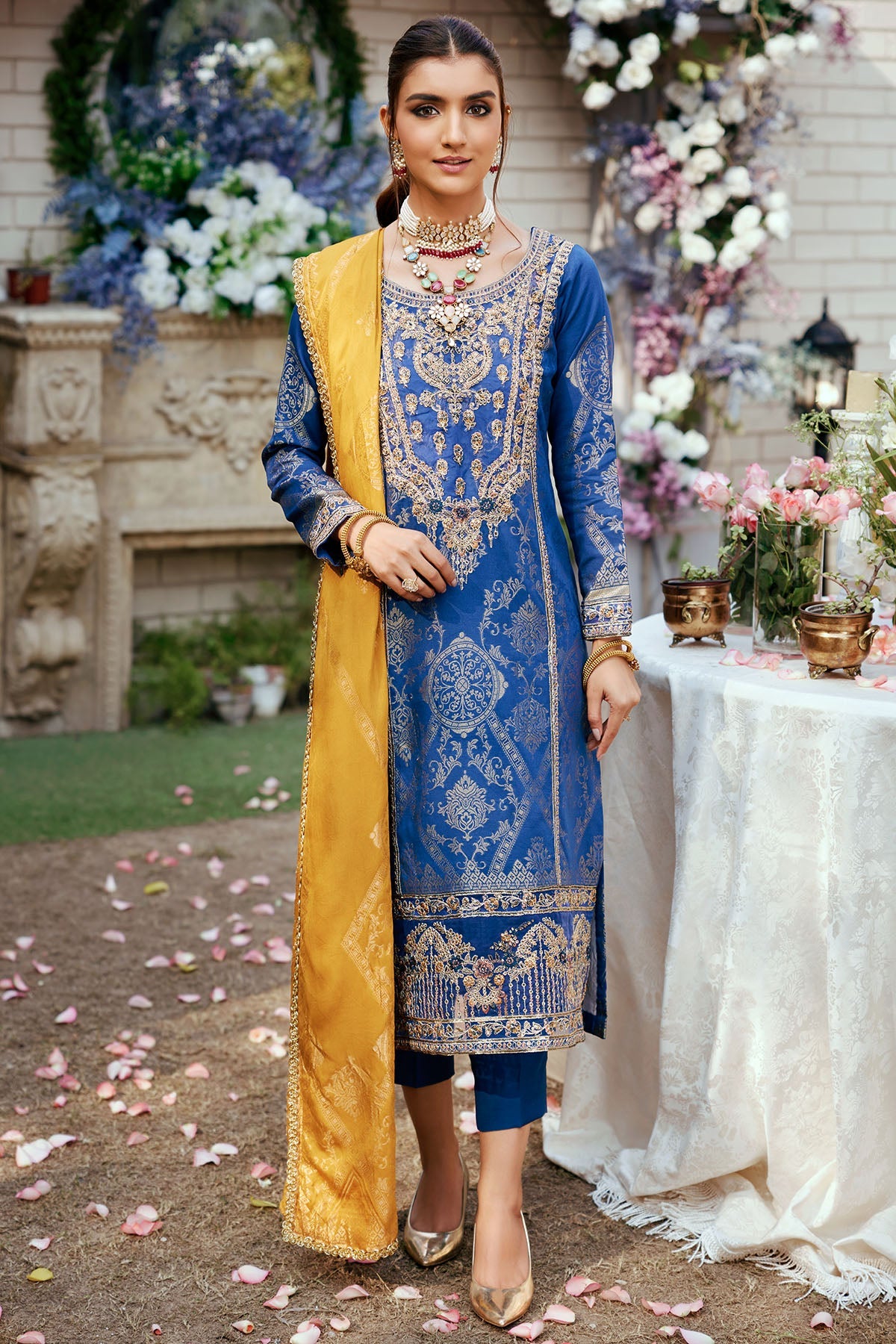 3864-ZEENAT EMBROIDERED JACQUARD STITCHED