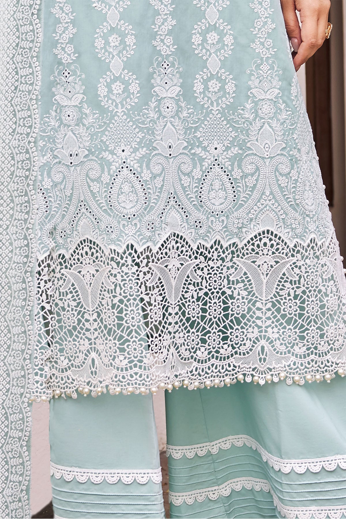 3976-MAHROSH EMBROIDERED LAWN STITCHED