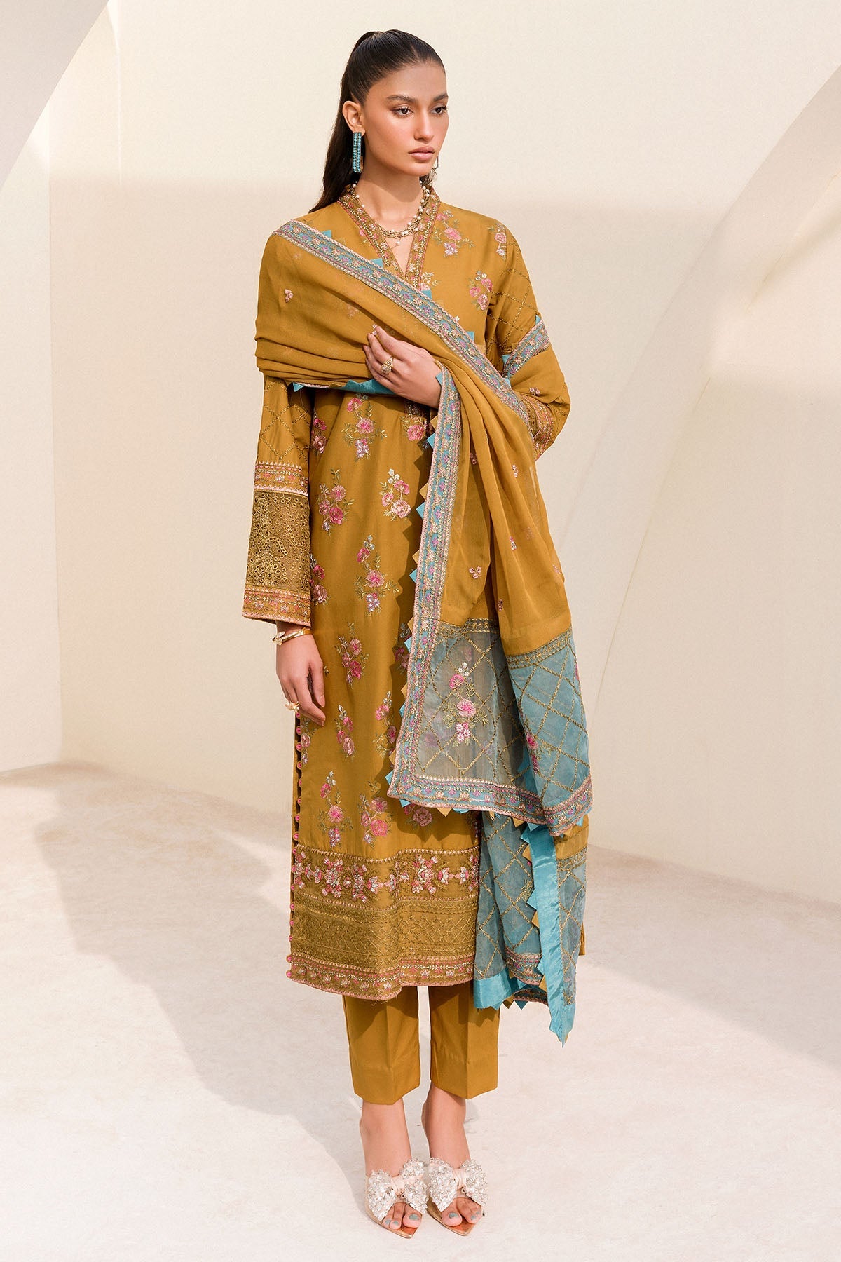 4231-ELMAS EMBROIDERED CAMBRIC STITCHED