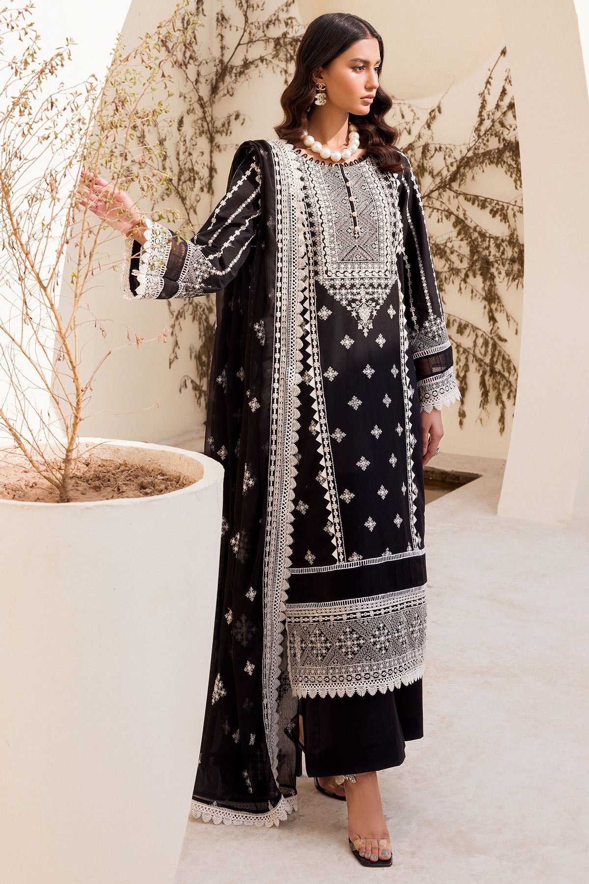4233-BIA EMBROIDERED CAMBRIC STITCHED