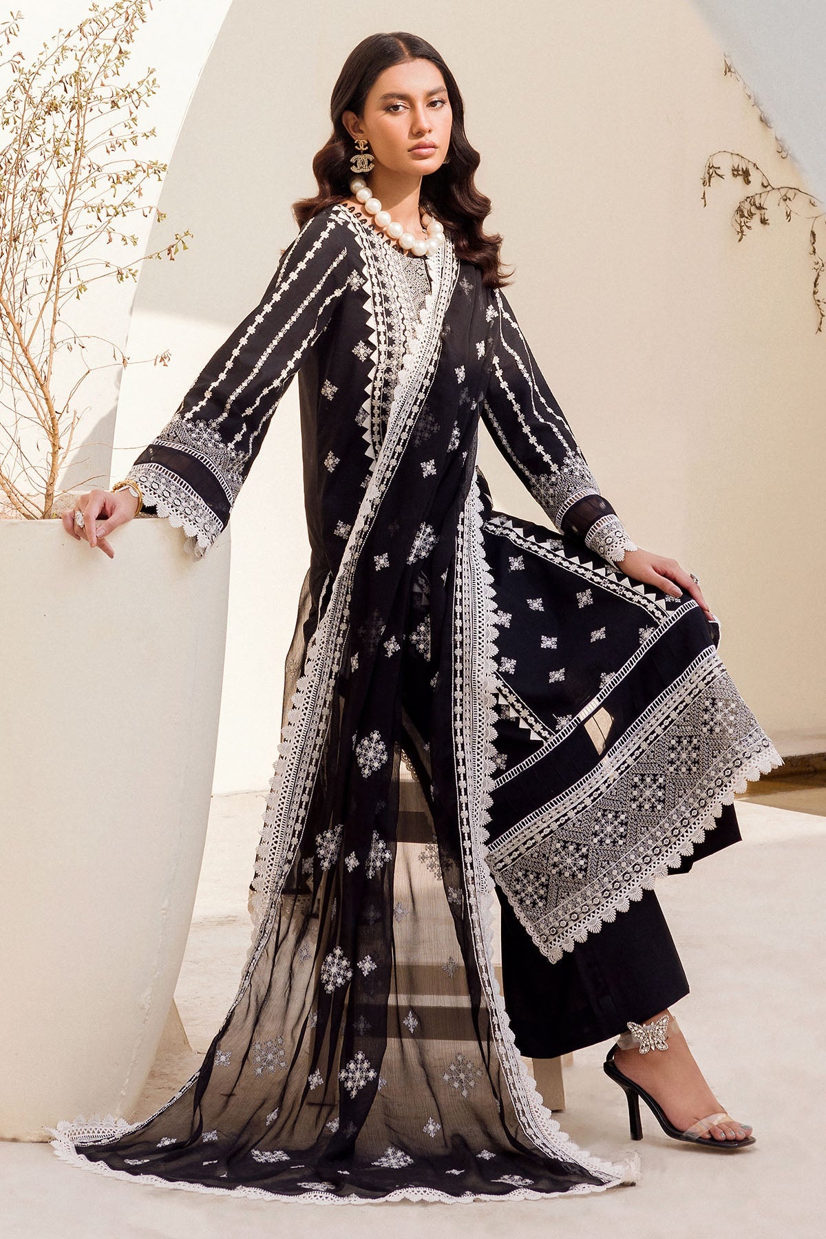 4233-BIA EMBROIDERED CAMBRIC STITCHED