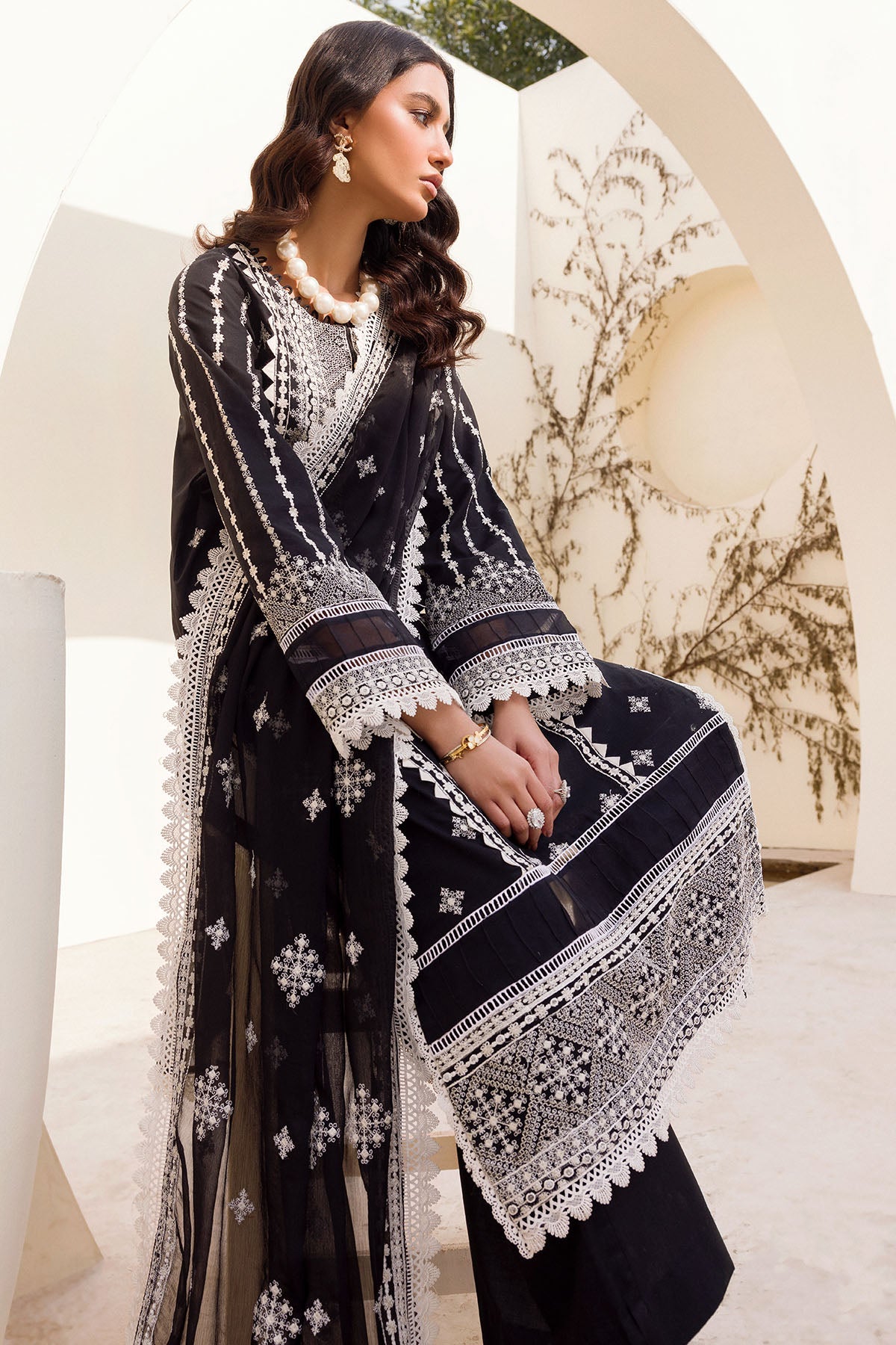 4233-BIA EMBROIDERED CAMBRIC STITCHED