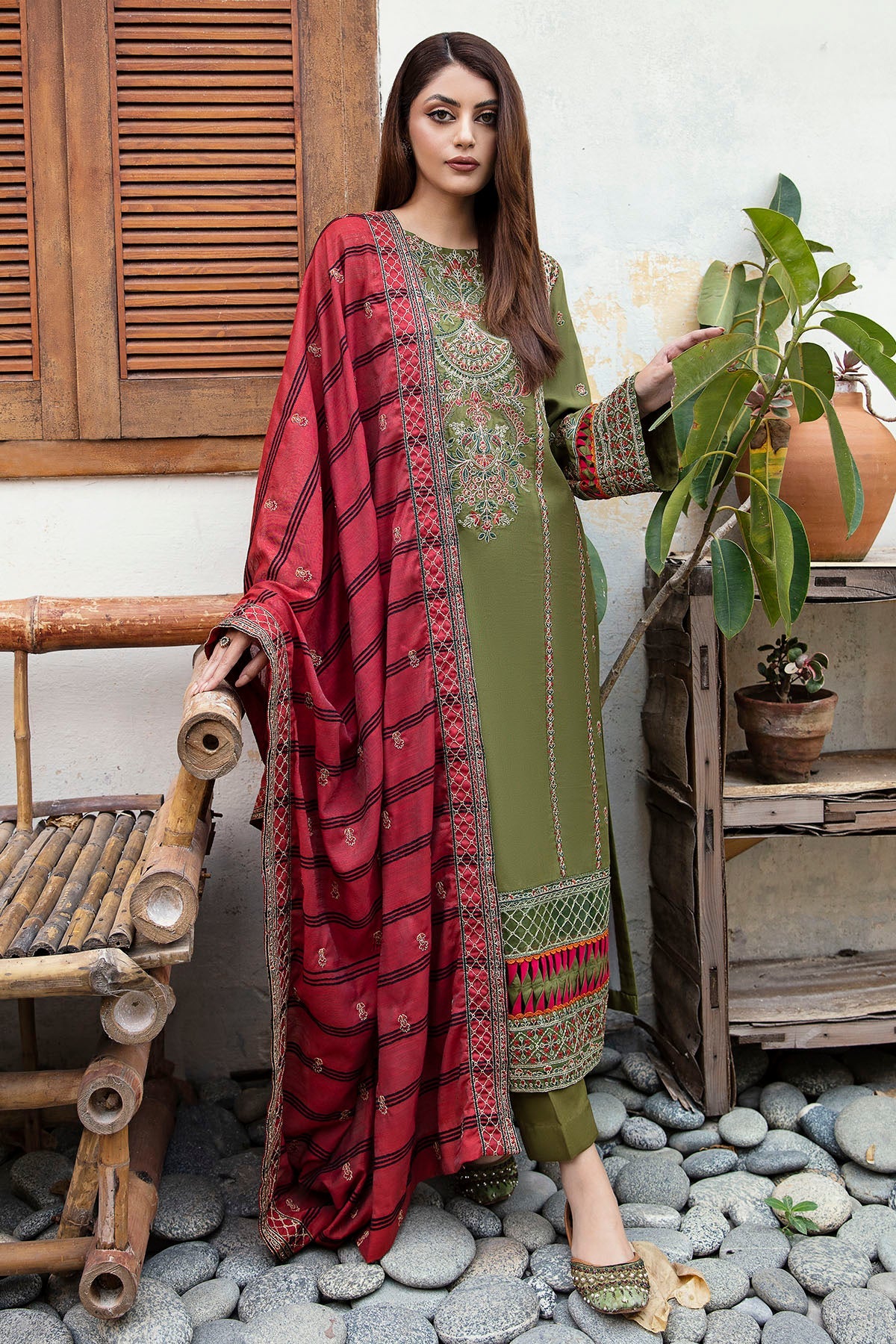 4270-NURAY EMBROIDERED LINEN UNSTITCHED