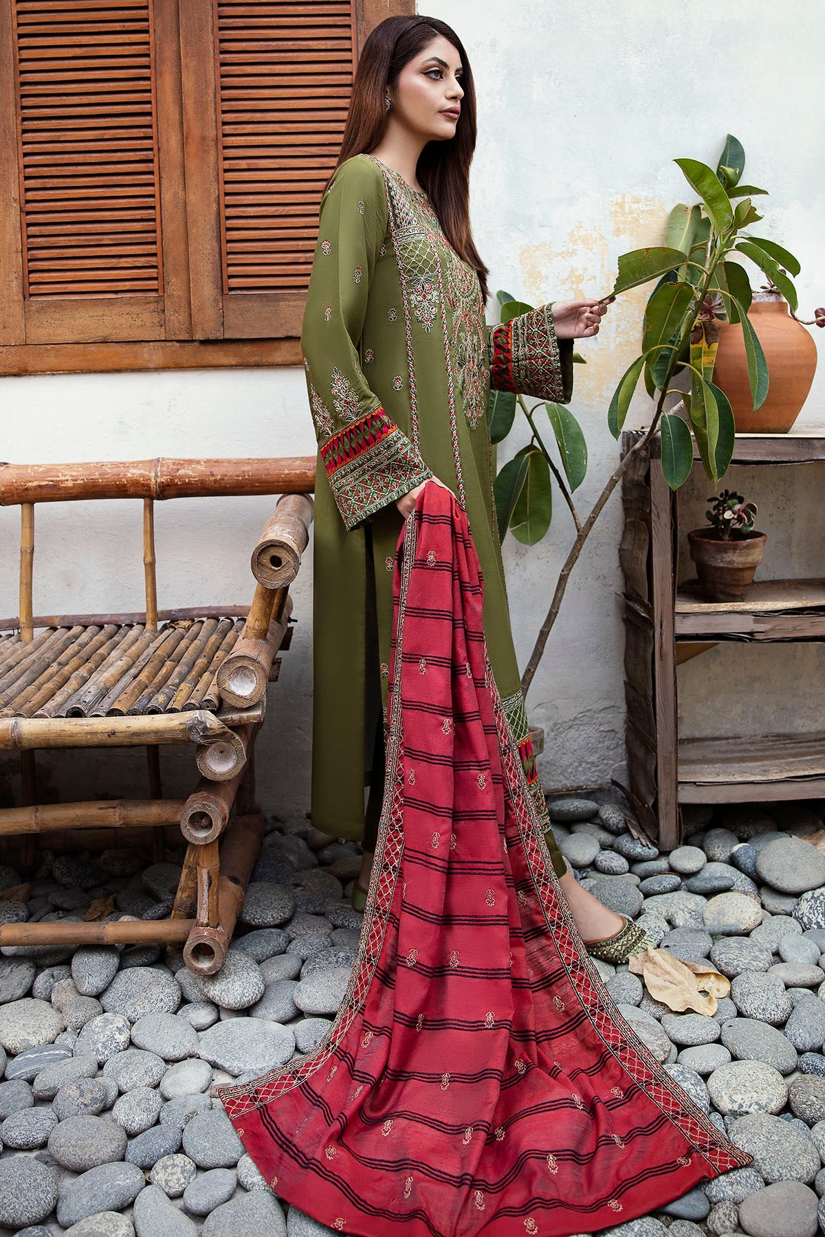 4270-NURAY EMBROIDERED LINEN UNSTITCHED