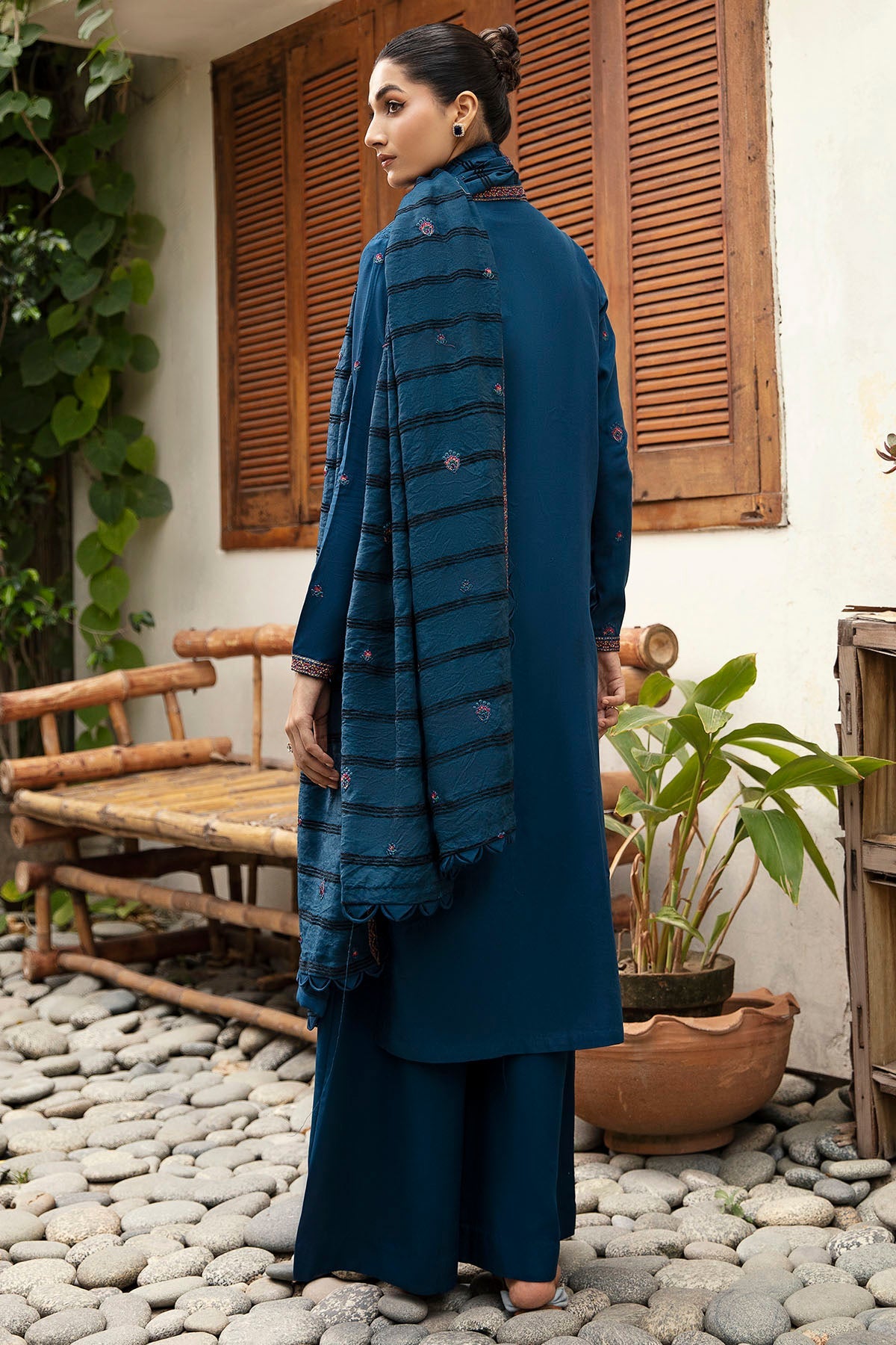 4274-ODETLE EMBROIDERED LINEN UNSTITCHED