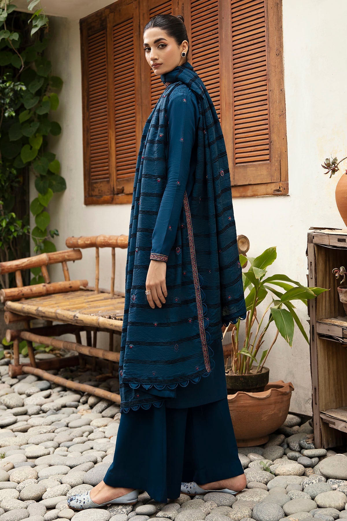 4274-ODETLE EMBROIDERED LINEN UNSTITCHED
