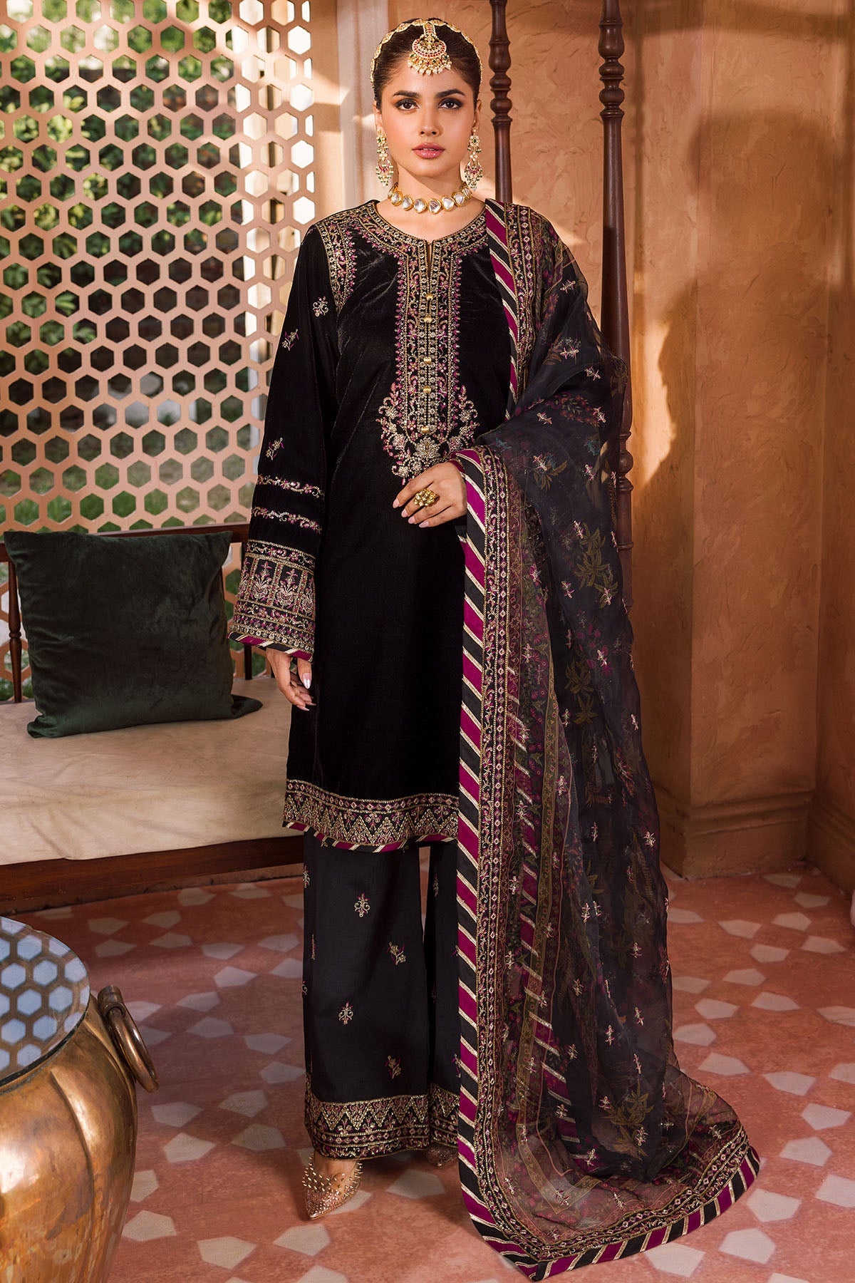 4404-FINCH EMBROIDERED VELVET STITCHED