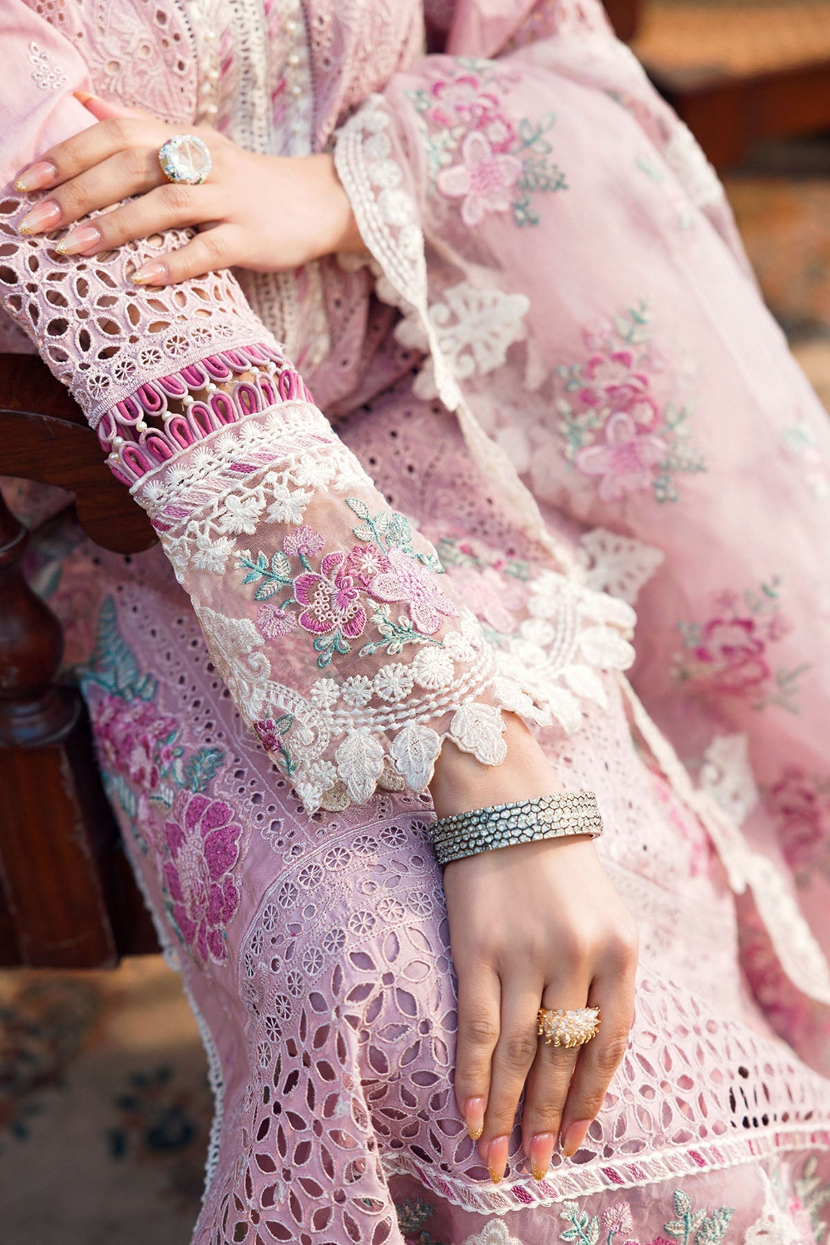 4433-PAKEEZA EMBROIDERED LAWN STITCHED