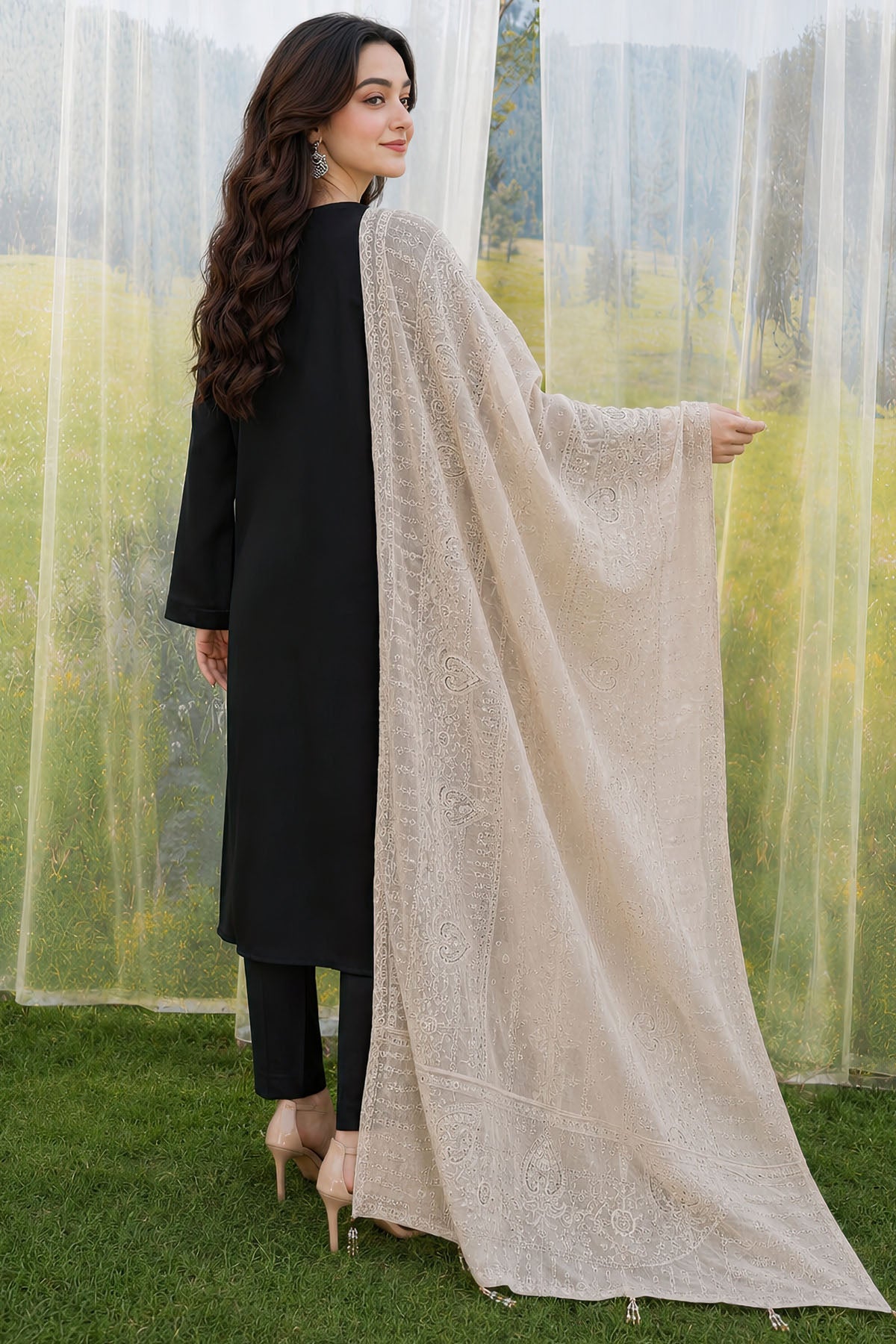 4503-VINCE EMBROIDERED COTTON SHAWL