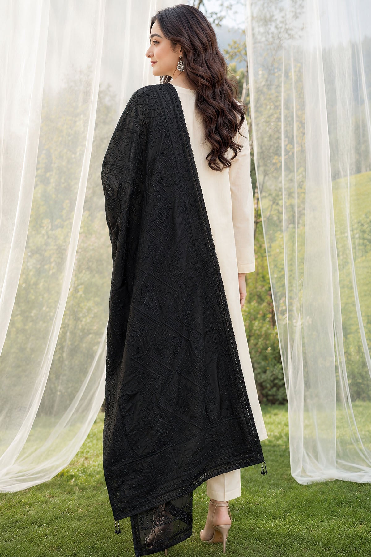 4515-ELENI EMBROIDERED COTTON SHAWL