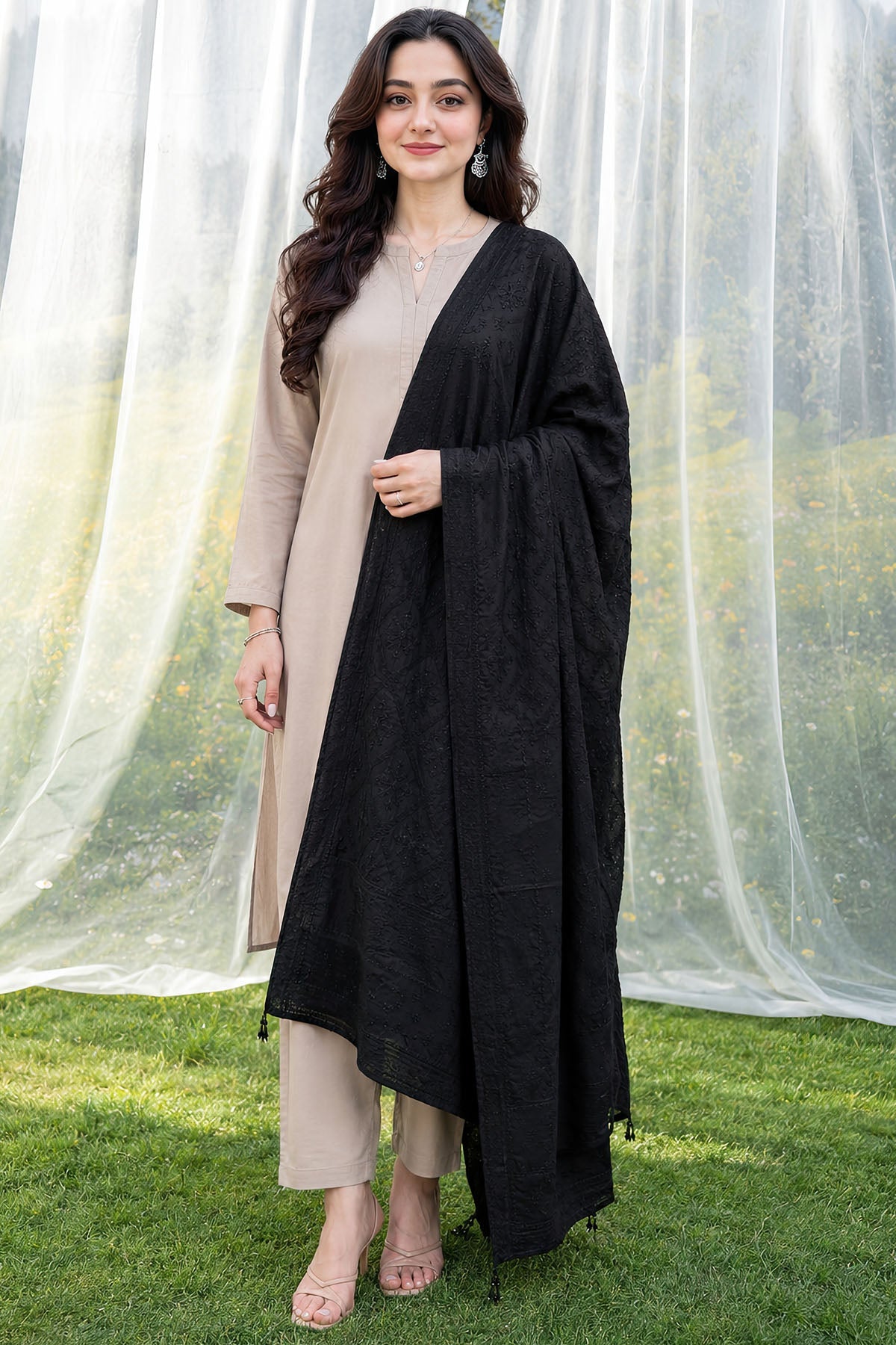 4516-VINCE EMBROIDERED COTTON SHAWL