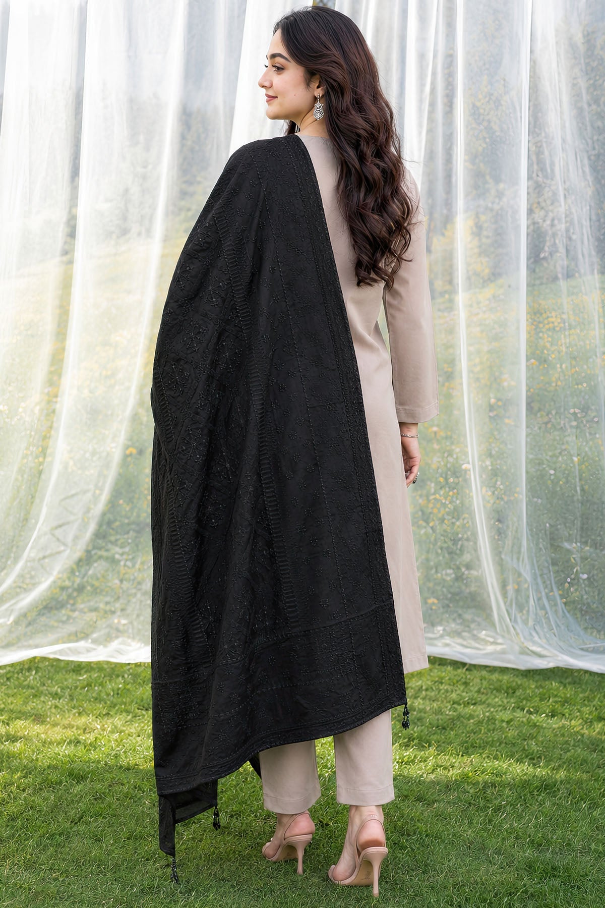 4516-VINCE EMBROIDERED COTTON SHAWL