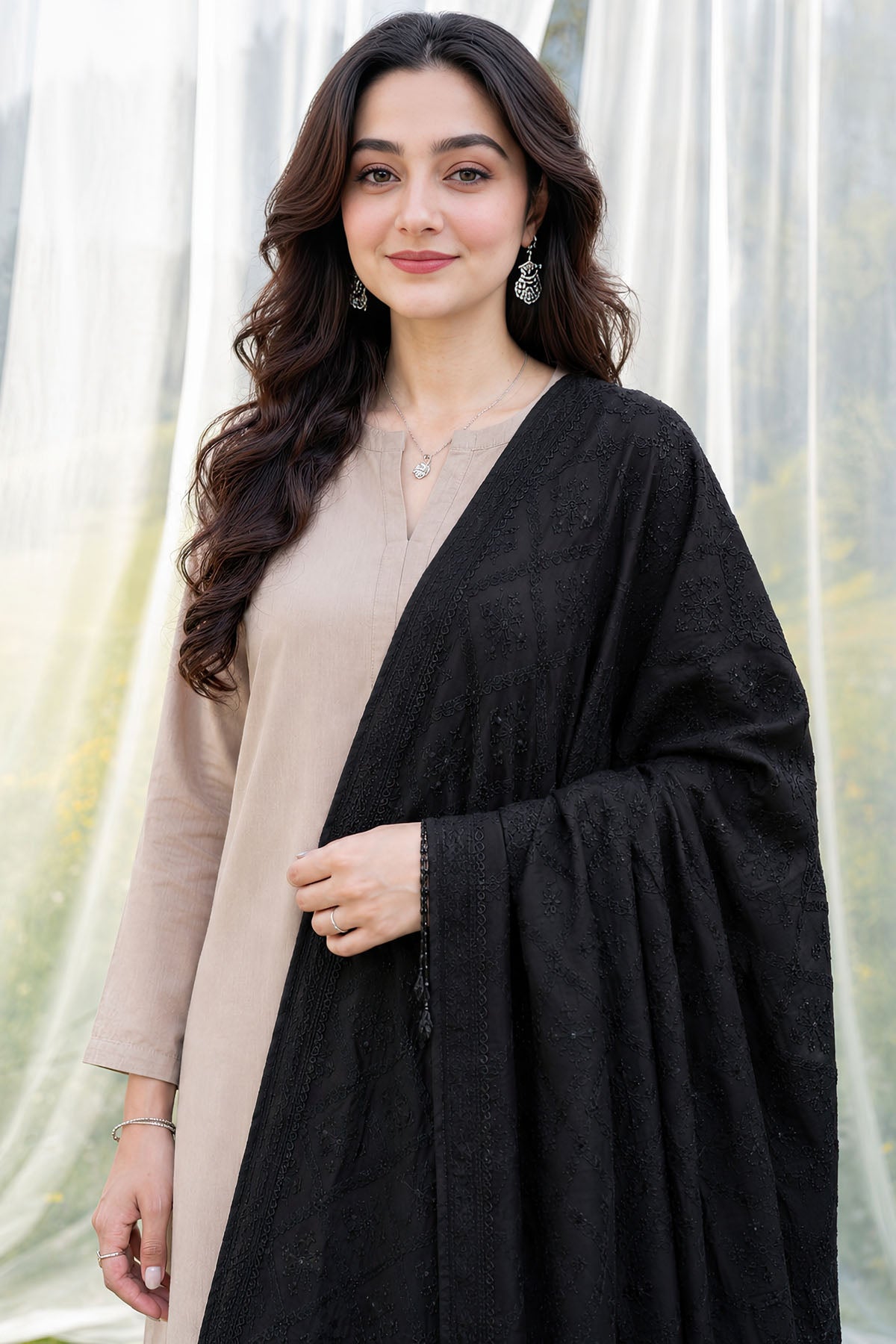 4516-VINCE EMBROIDERED COTTON SHAWL