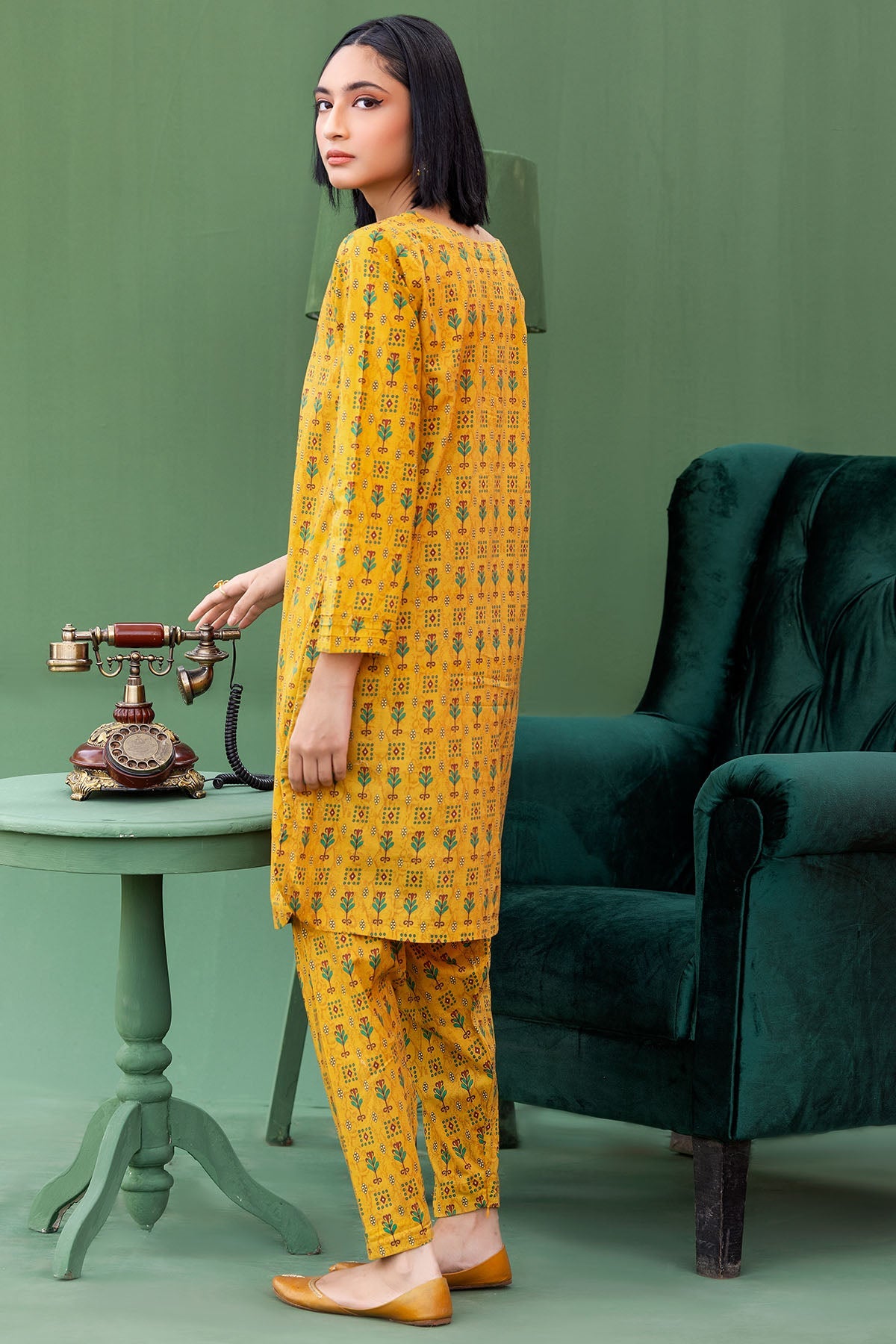 4552-IZNE DIGITAL PRINTED LAWN STITCHED