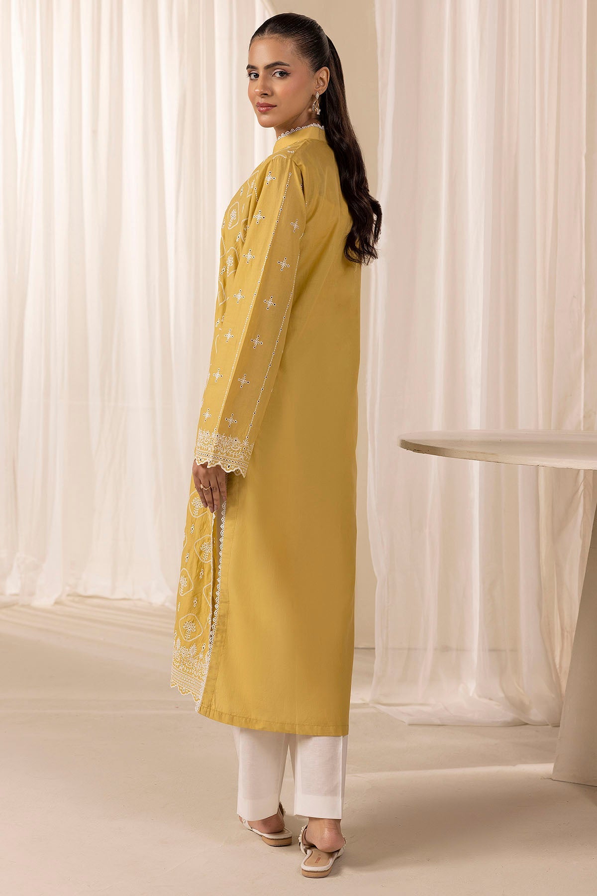 4612-SARDIUS EMBROIDERED CAMBRIC STITCHED