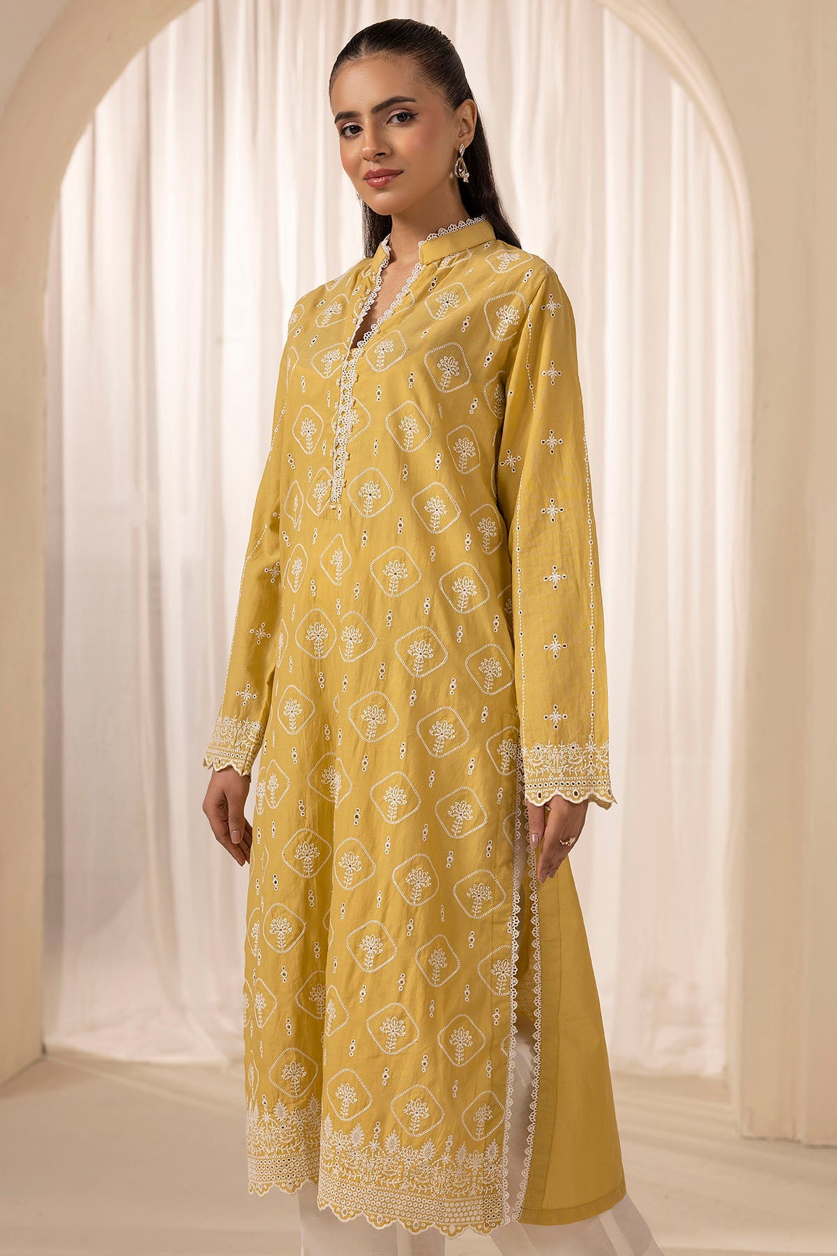 4612-SARDIUS EMBROIDERED CAMBRIC STITCHED