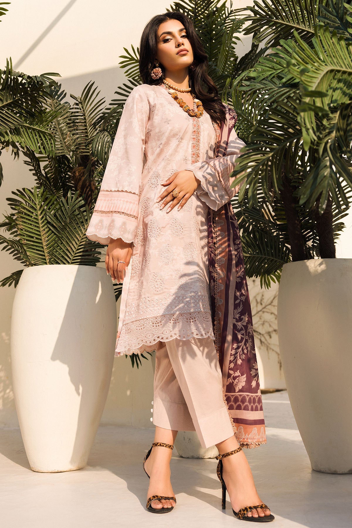 4637-DELUXE DIGITAL PRINTED LAWN STITCHED