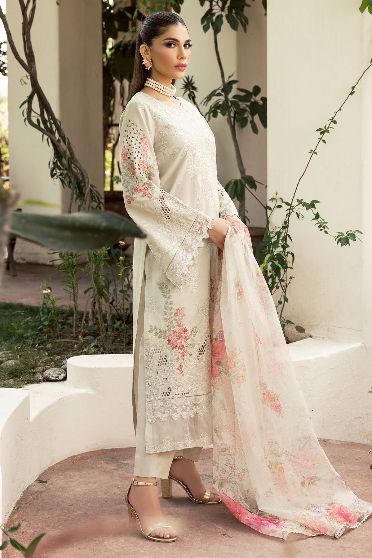 4706-AMRAH EMBROIDERED LAWN UNSTITCHED