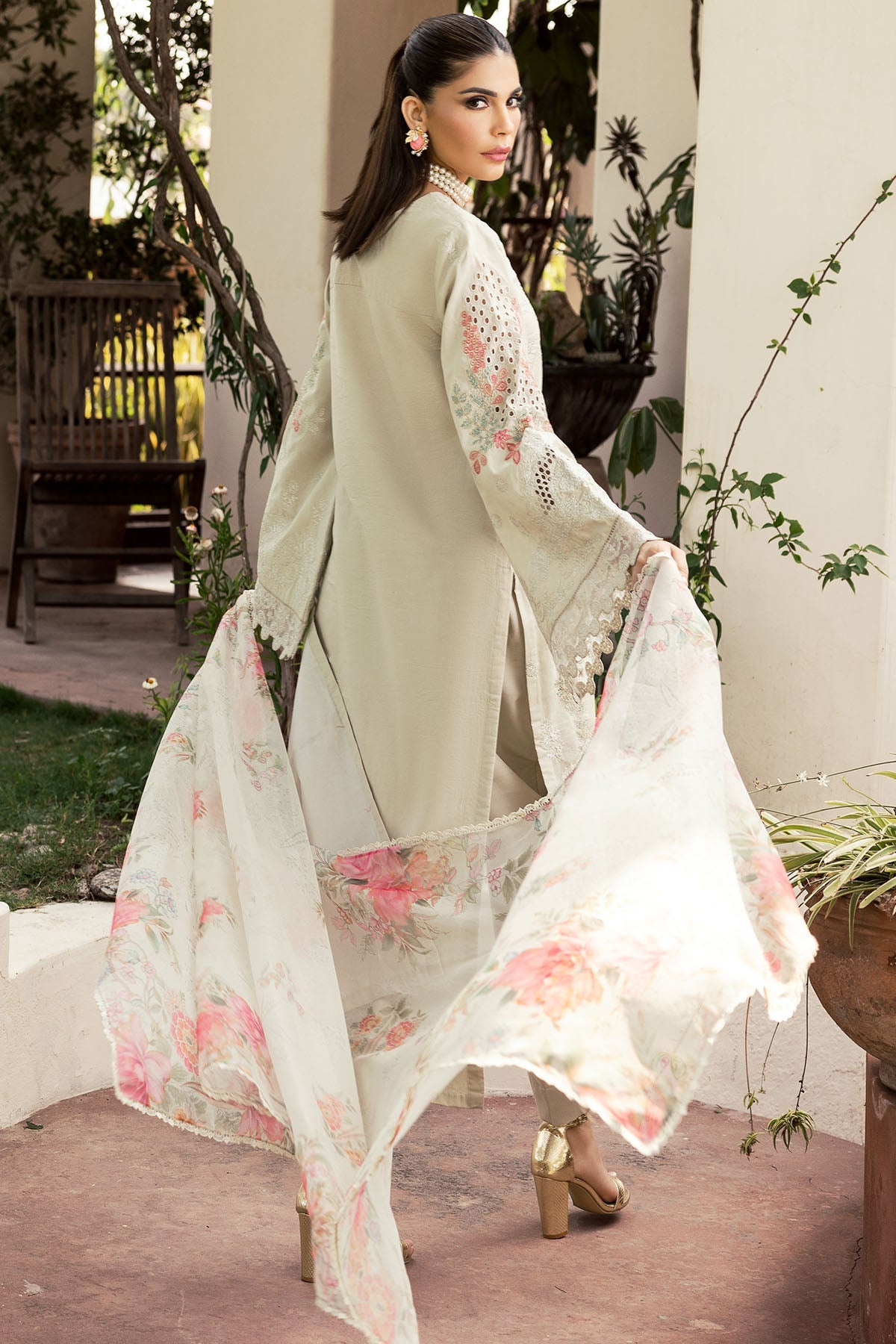 4706-AMRAH EMBROIDERED LAWN UNSTITCHED