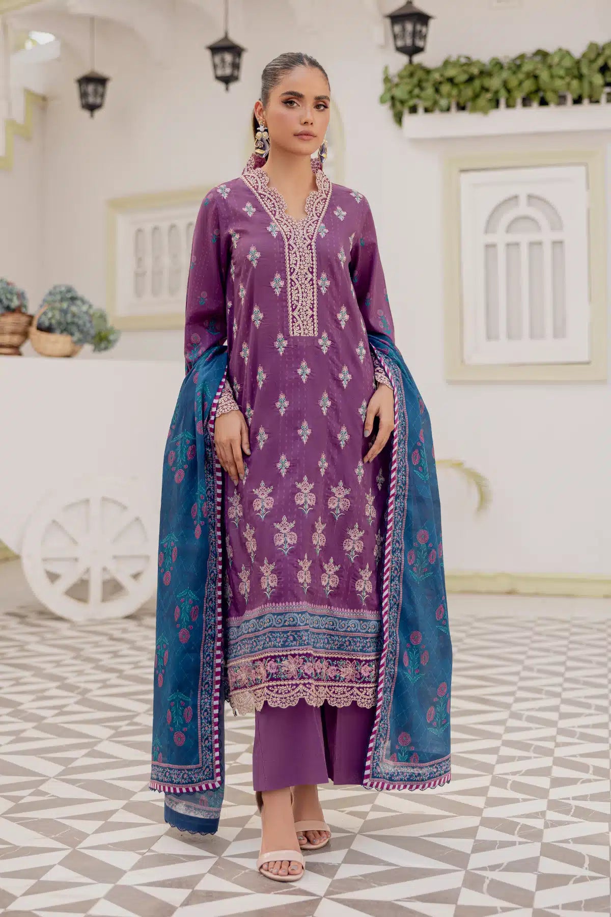4768-RANIA EMBROIDERED LAWN STITCHED