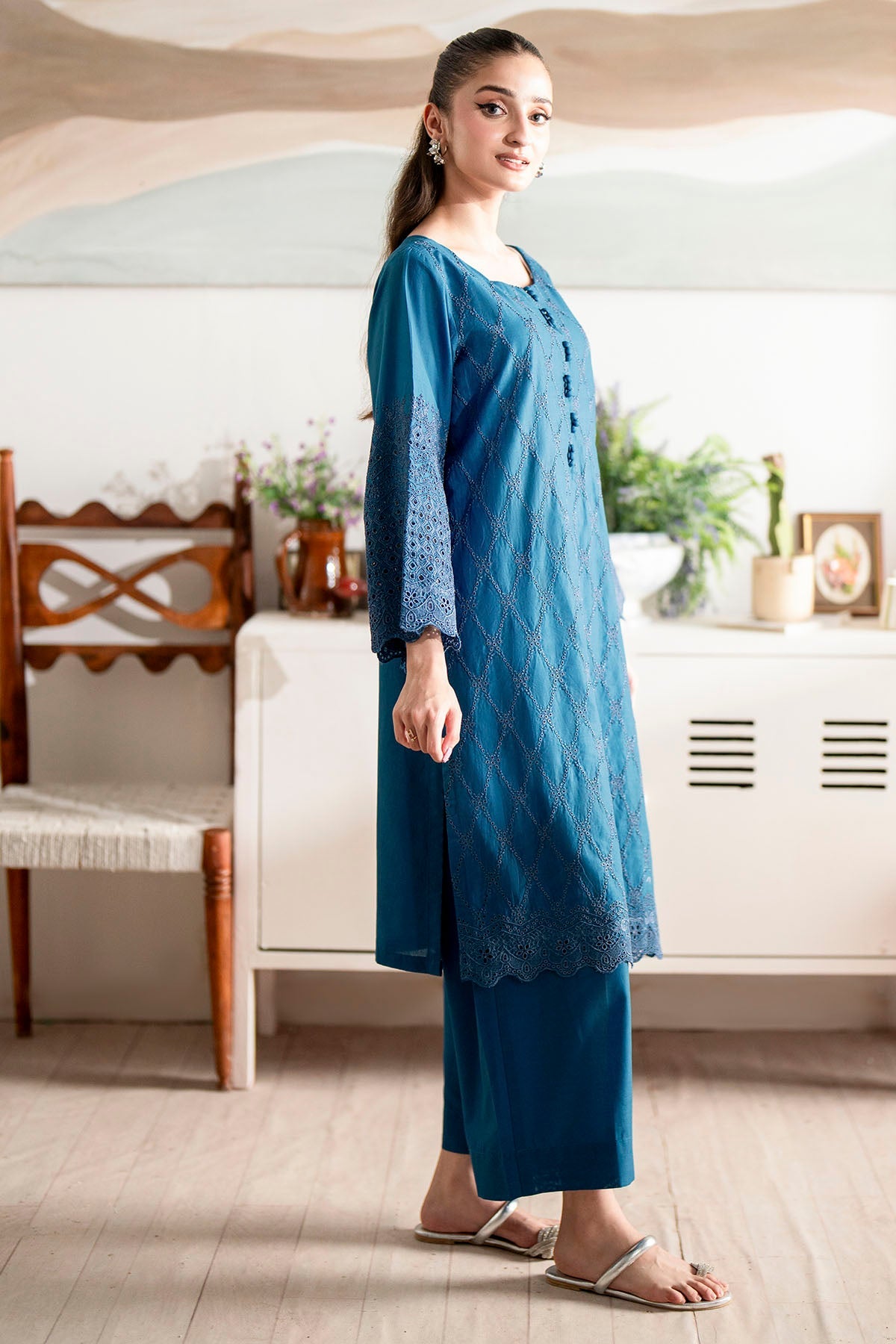 4781-NURA EMBROIDERED CAMBRIC STITCHED