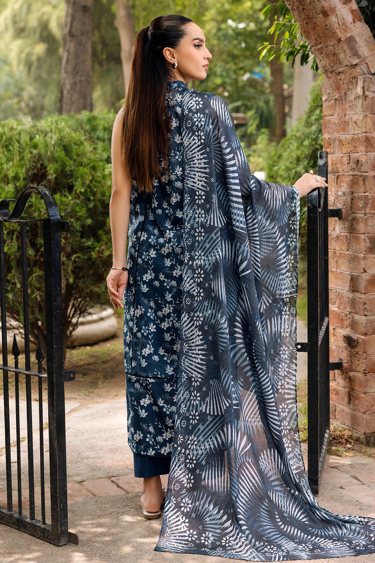 4896-INAYA DIGITAL PRINTED LAWN STITCHED