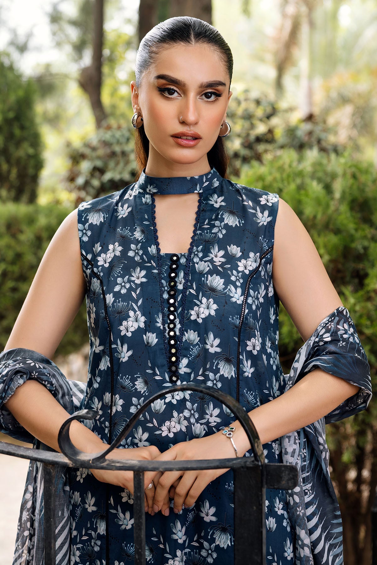 4896-INAYA DIGITAL PRINTED LAWN STITCHED