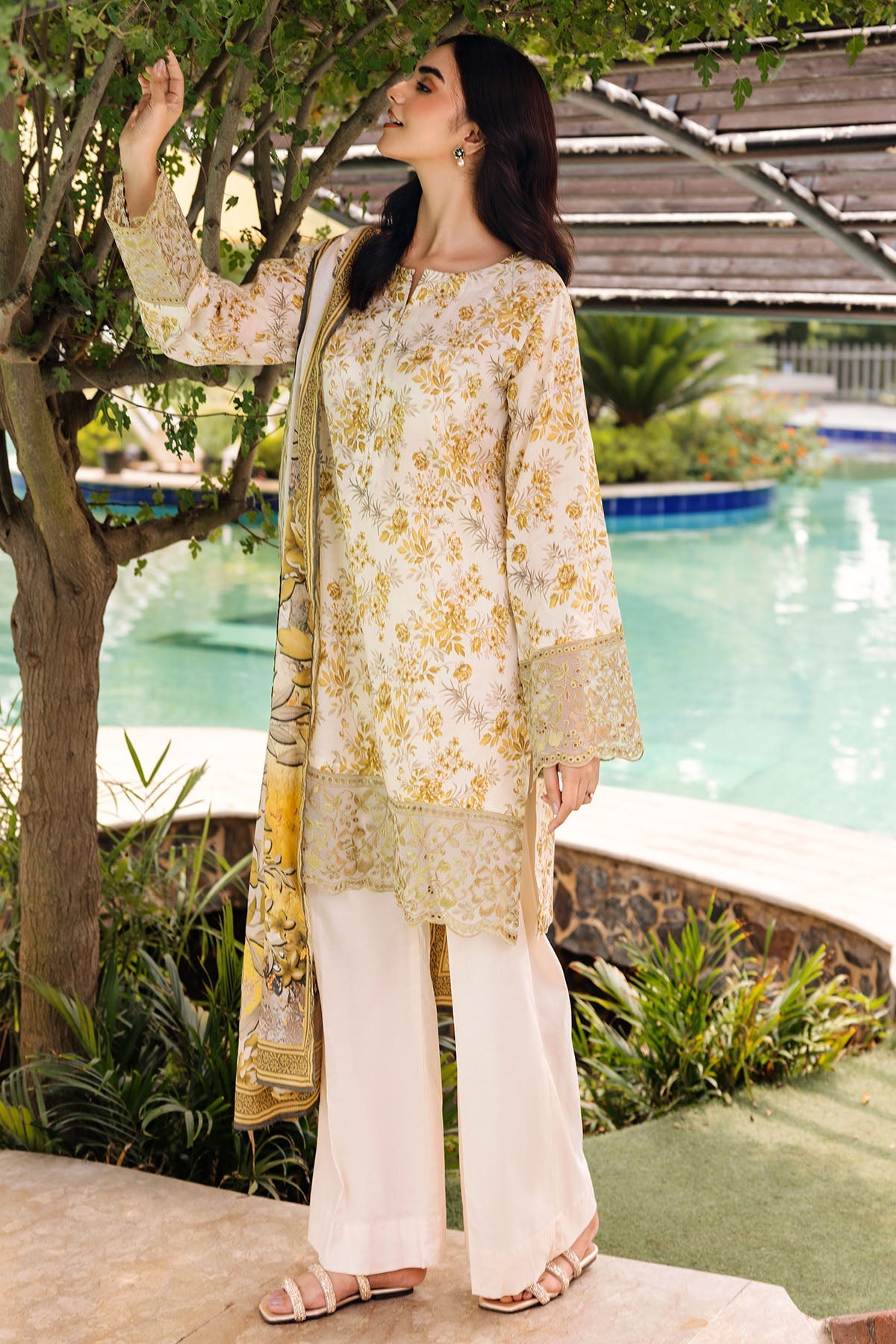 4898-SOFIA DIGITAL PRINTED LAWN STITCHED