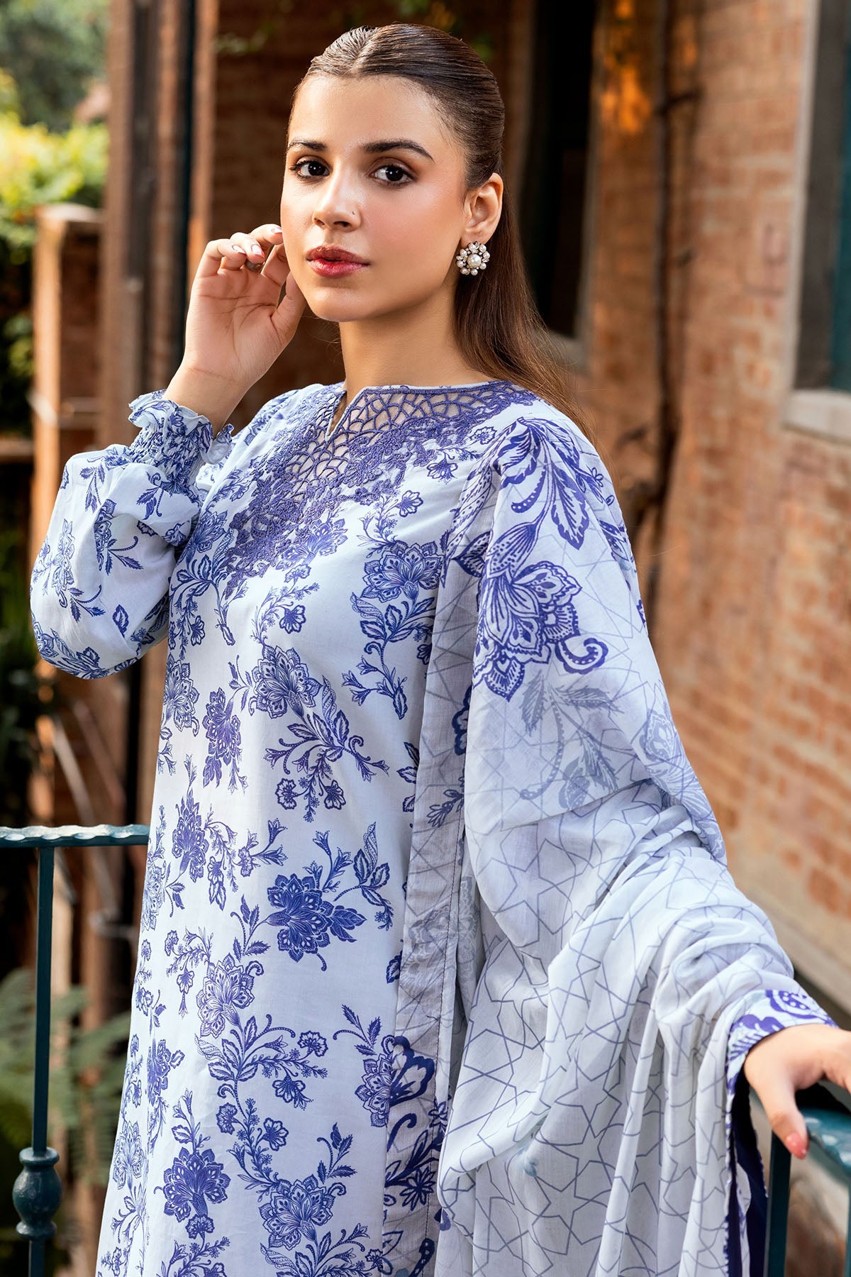4985-YAMEEN DIGITAL PRINTED CAMBRIC UNSTITCHED