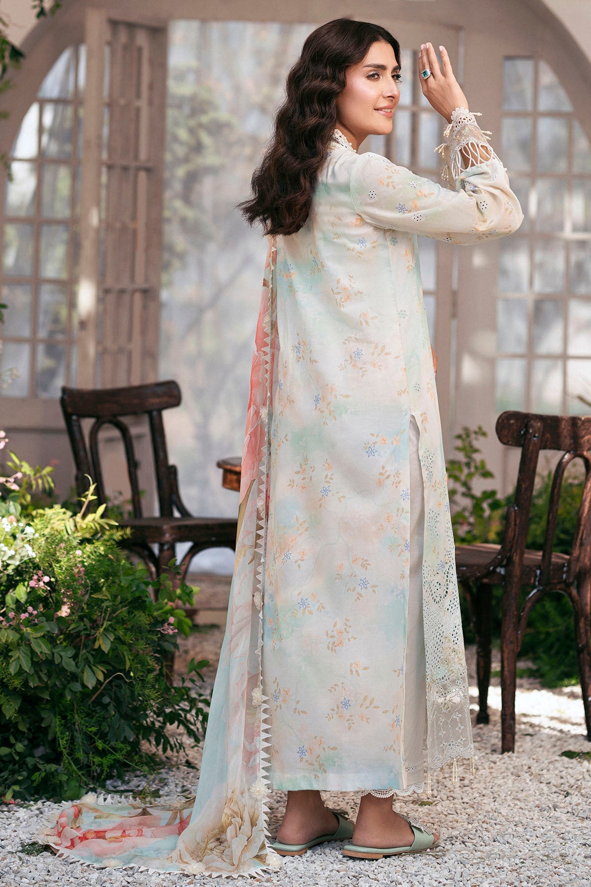 5423-DAISY EMBROIDERED LAWN STITCHED