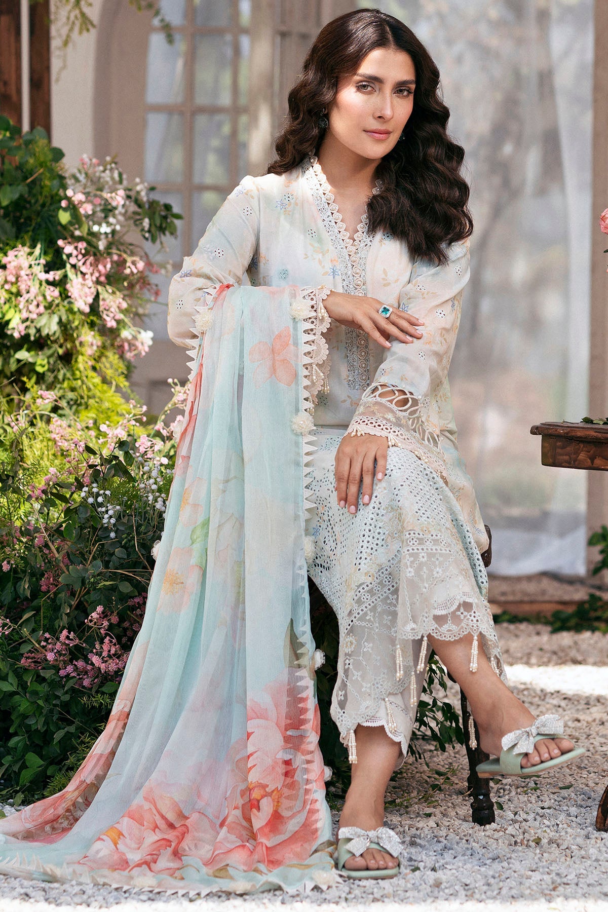 5423-DAISY EMBROIDERED LAWN UNSTITCHED