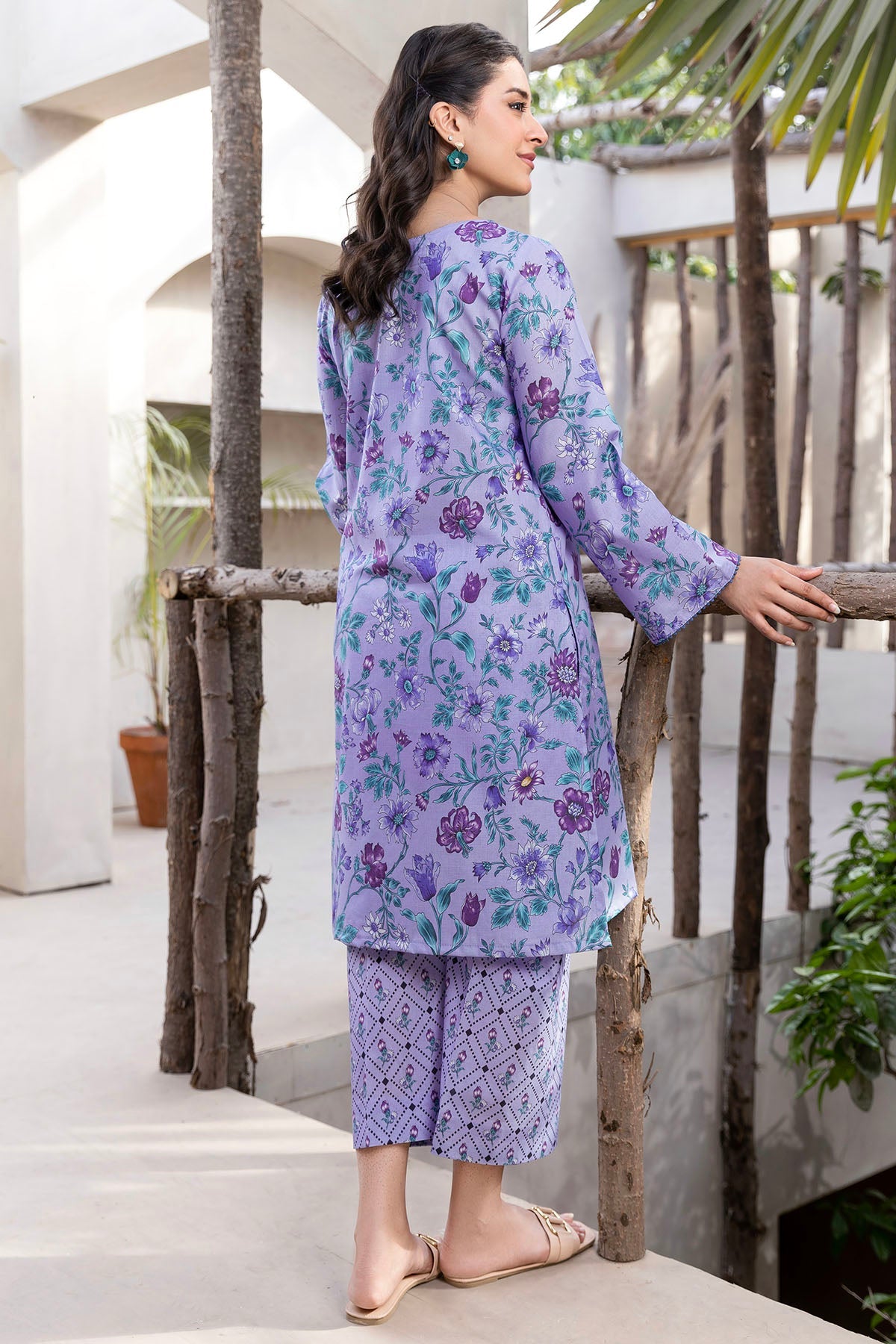 5539-SPARGHAI DIGITAL PRINTED LAWN STITCHED