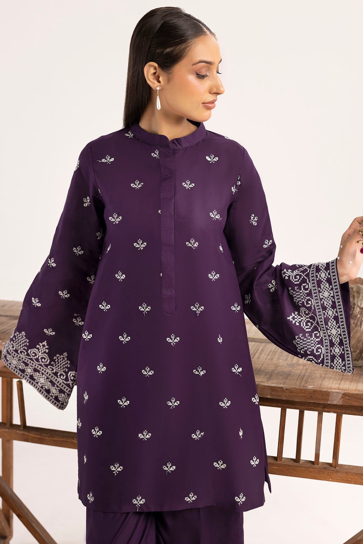5596-DARIEN EMBROIDERED LAWN STITCHED