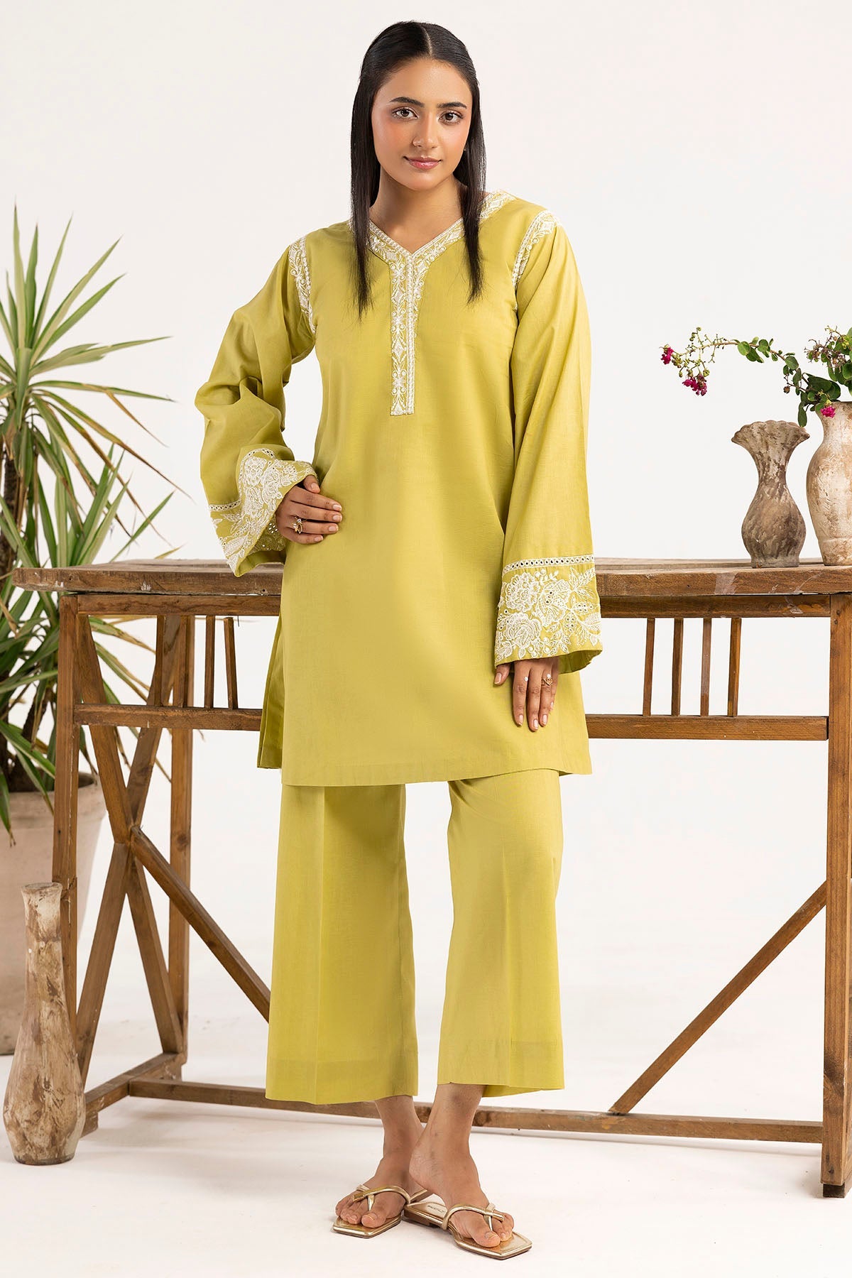 5600-CELYNA EMBROIDERED LAWN STITCHED
