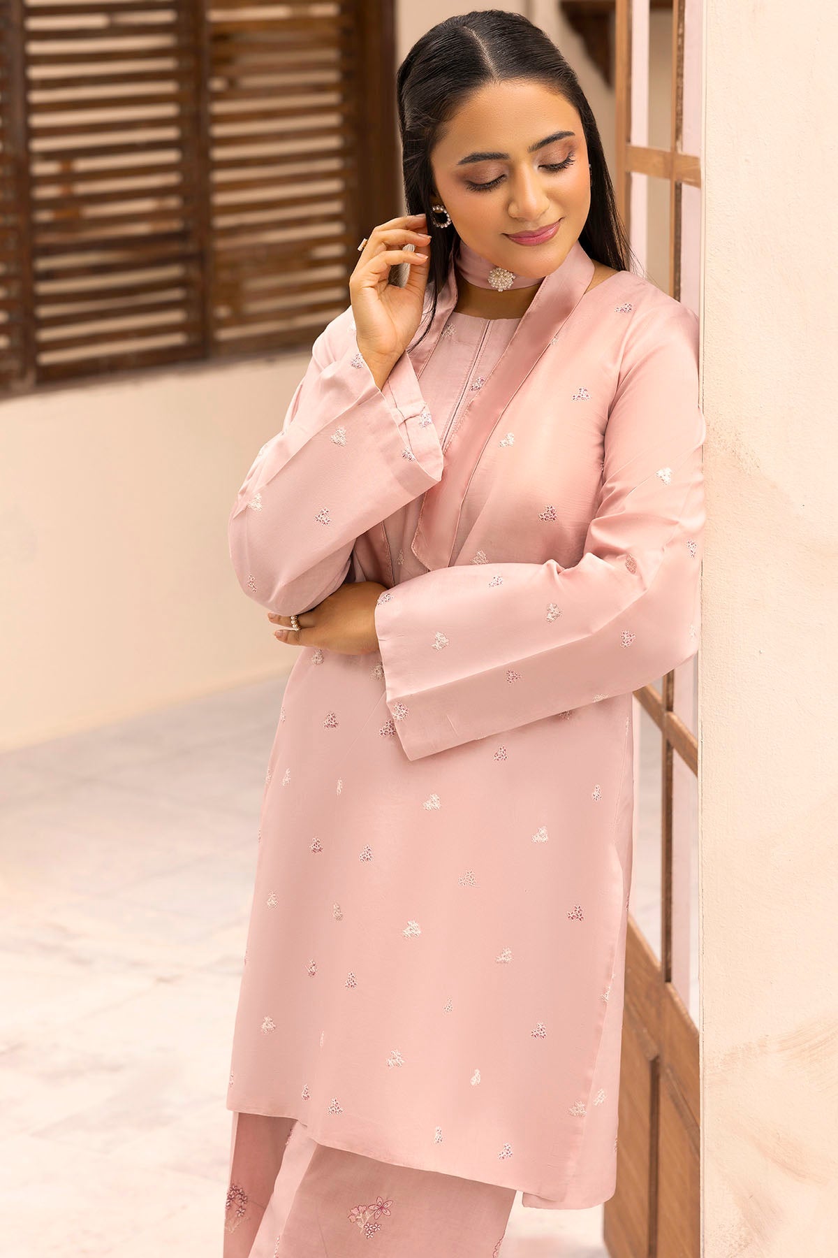 5602-ARAXIE EMBROIDERED LAWN STITCHED