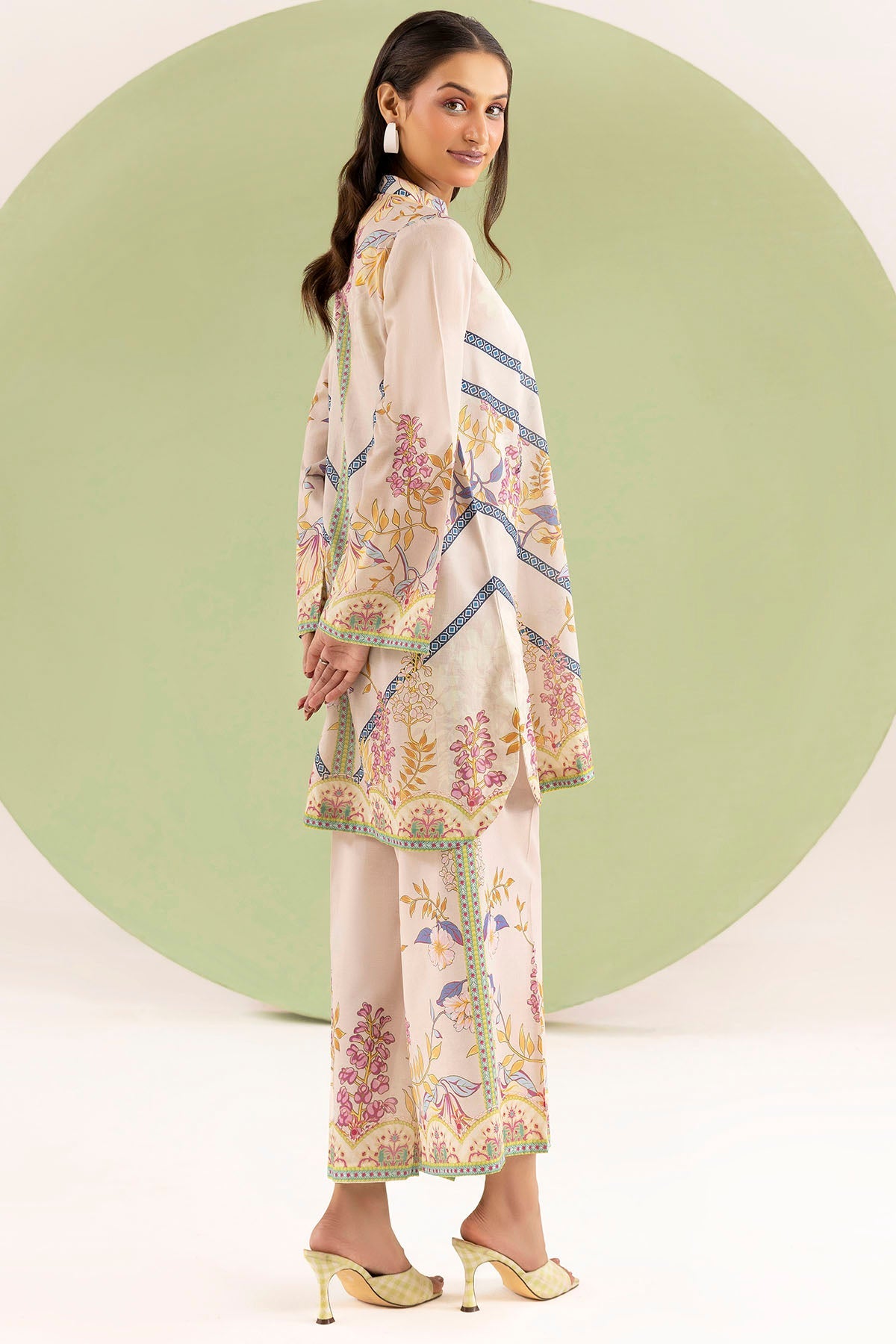 5617-CORAL DIGITAL PRINTED CAMBRIC STITCHED